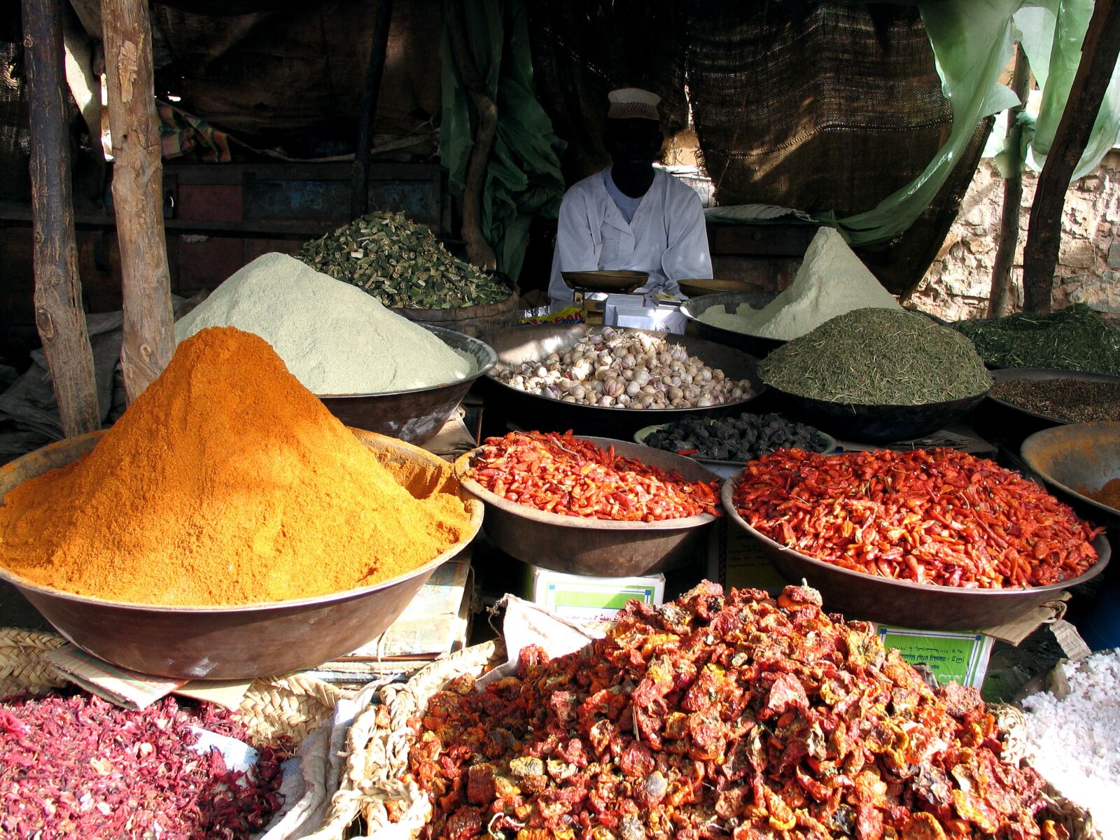 Canon POWERSHOT G5 sample photo. Various, spices, herbs, market photography