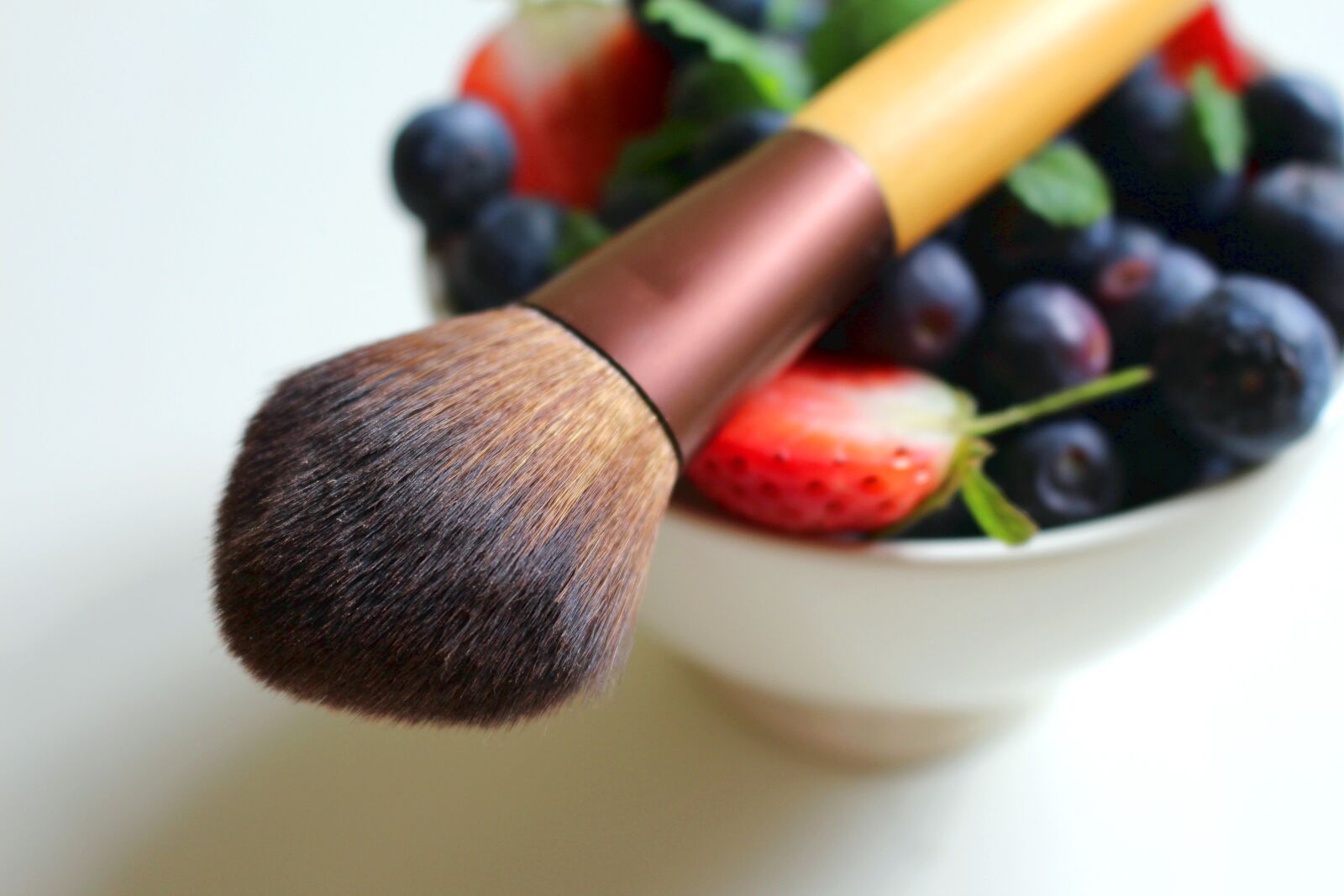 Canon EOS 700D (EOS Rebel T5i / EOS Kiss X7i) sample photo. Berries, blueberries, strawberries photography