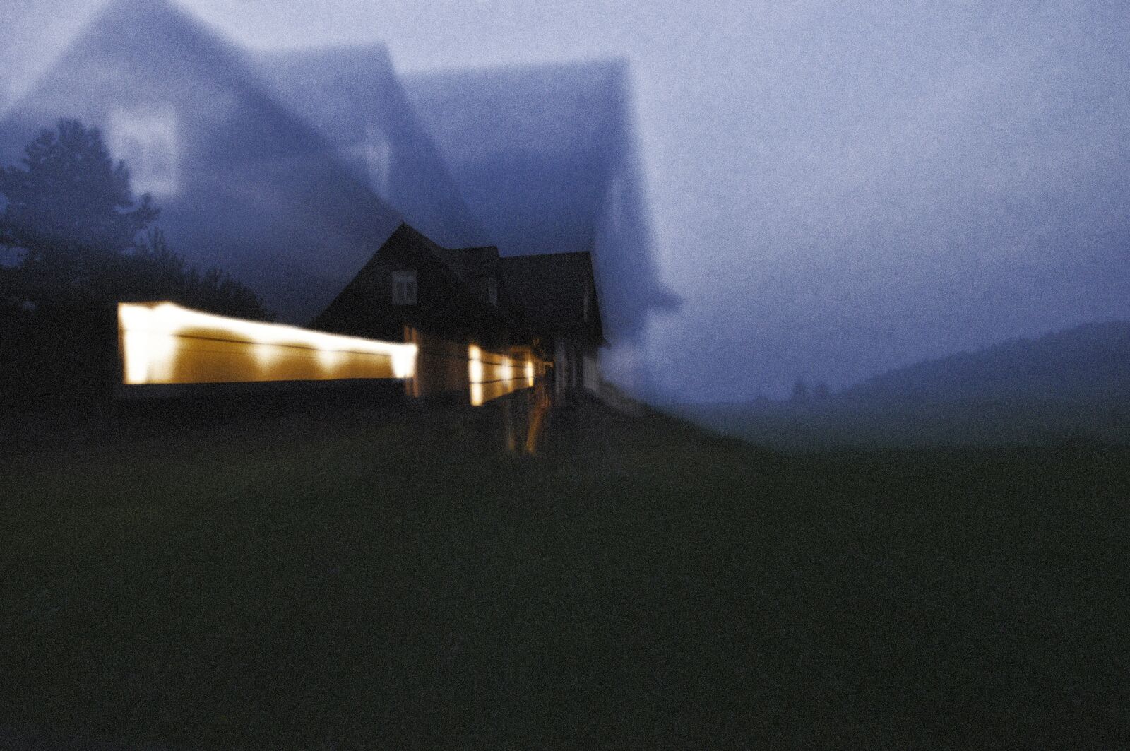 Nikon D5000 sample photo. House, haunted, scary house photography