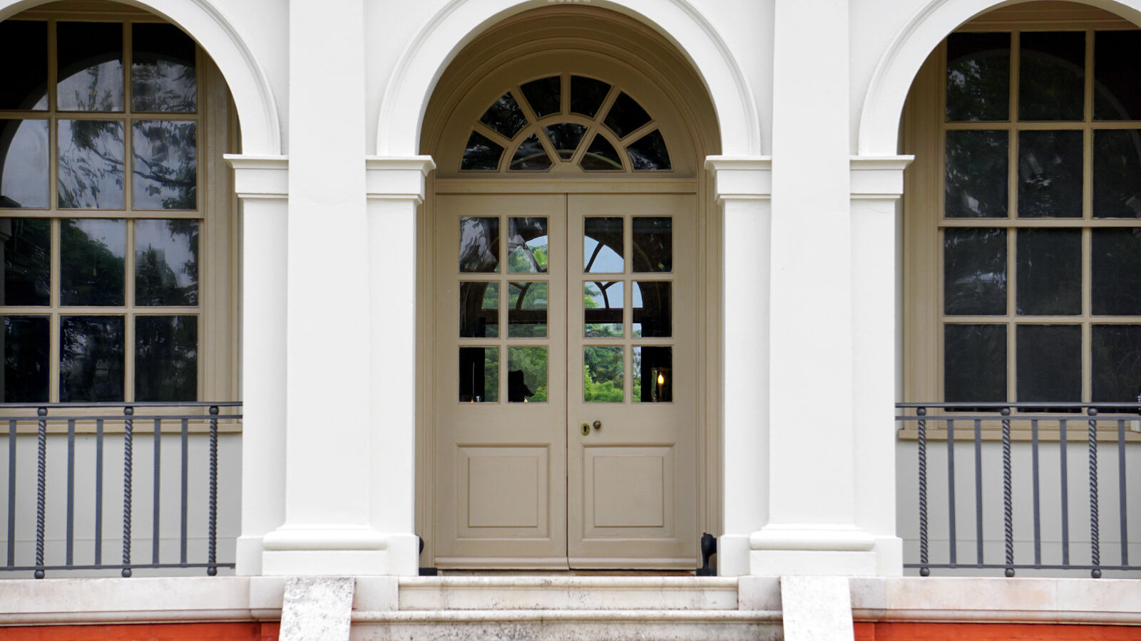 Sony E 55-210mm F4.5-6.3 OSS sample photo. Arch, architectural, design, architecture photography