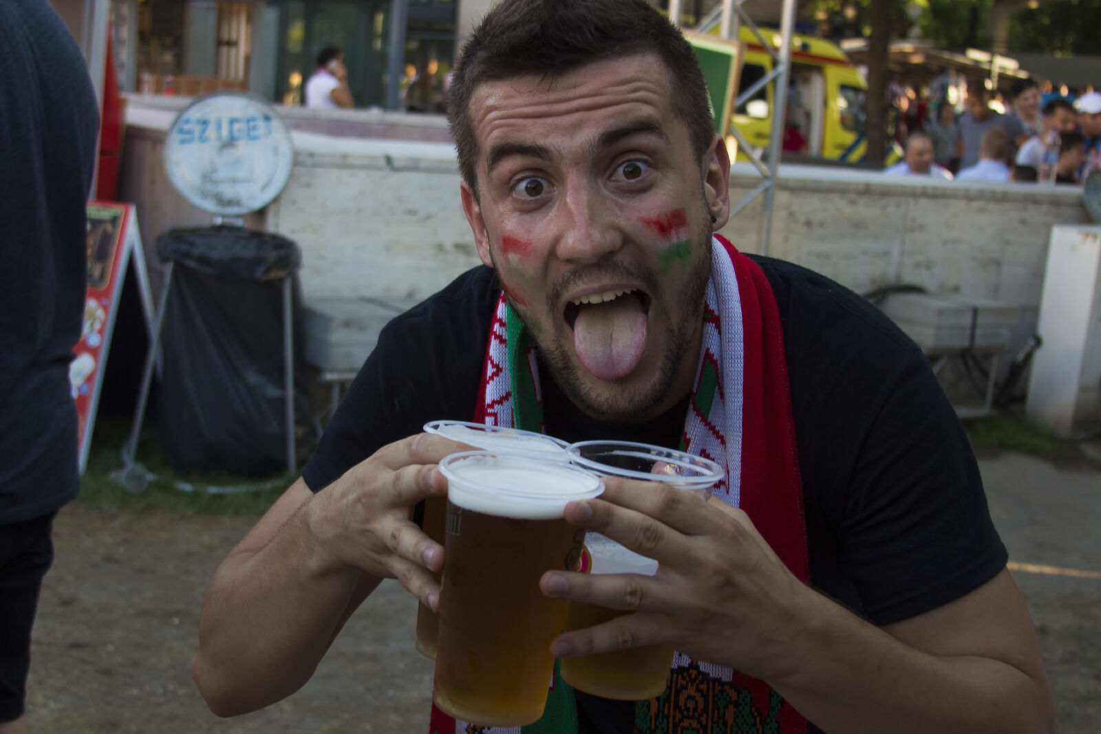 Canon EOS 700D (EOS Rebel T5i / EOS Kiss X7i) sample photo. Budapest, carneval, connection, cup photography