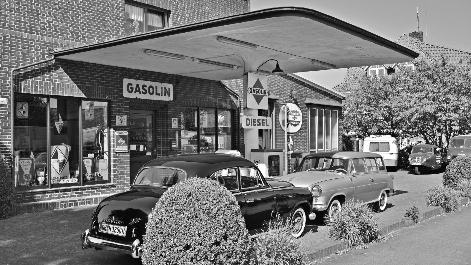 Nikon D5200 sample photo. Petrol stations, oldtimer, old photography