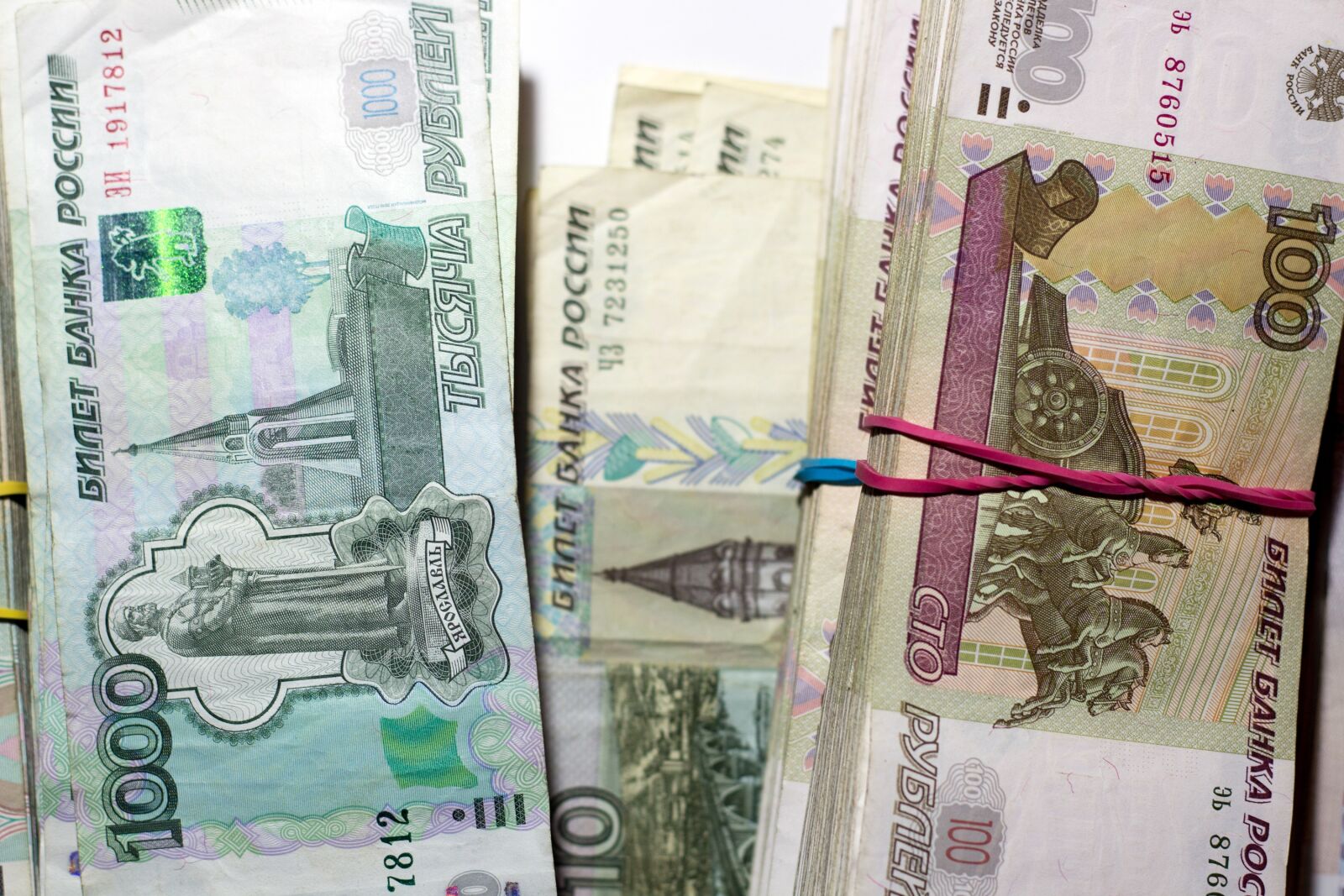 Canon EOS 100D (EOS Rebel SL1 / EOS Kiss X7) + Canon EF 50mm F1.8 II sample photo. Ruble, money, bills photography