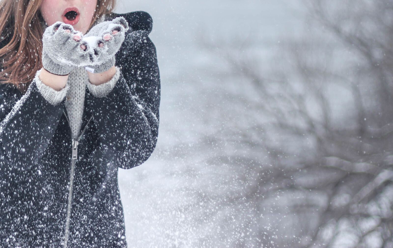Canon EOS 550D (EOS Rebel T2i / EOS Kiss X4) sample photo. Snow, woman, winter, snowflakes photography