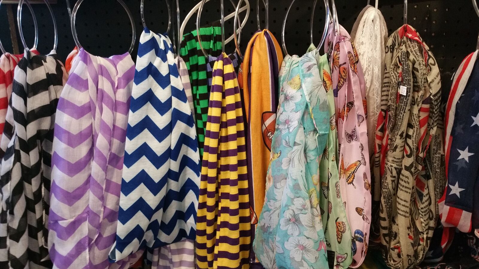 Samsung Galaxy Note4 sample photo. Scarf, scarves, chevron photography