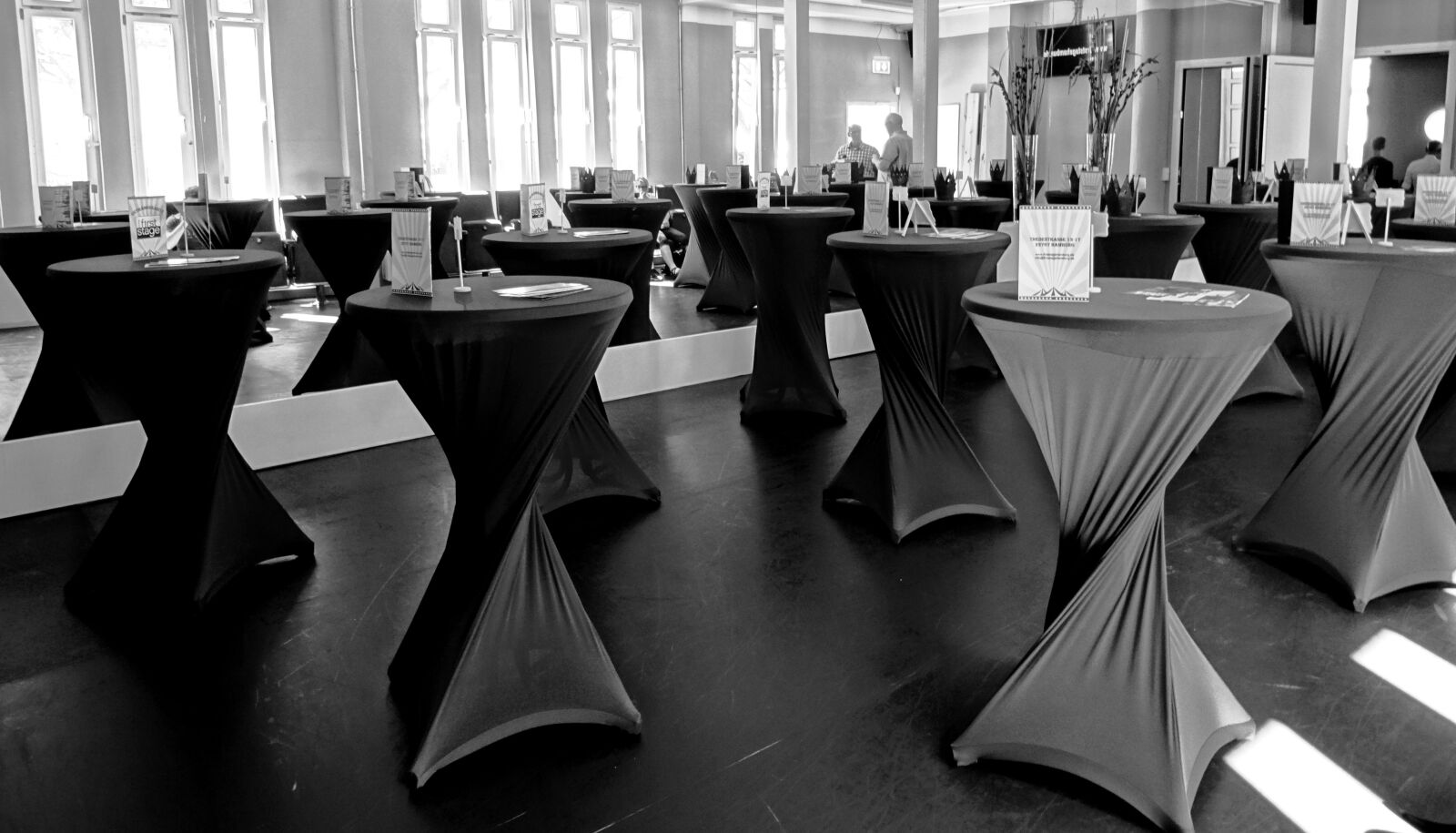 Sony Cyber-shot DSC-HX50V sample photo. Dining tables, mirror, mirroring photography