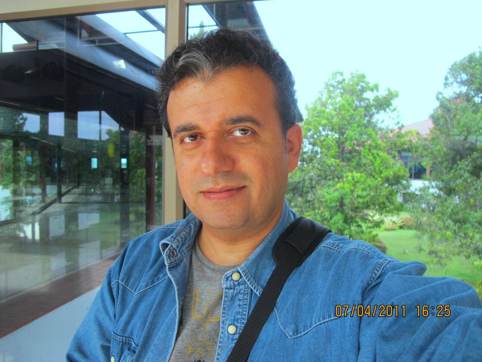 Canon PowerShot G11 sample photo. Waiting, fly, back, home photography