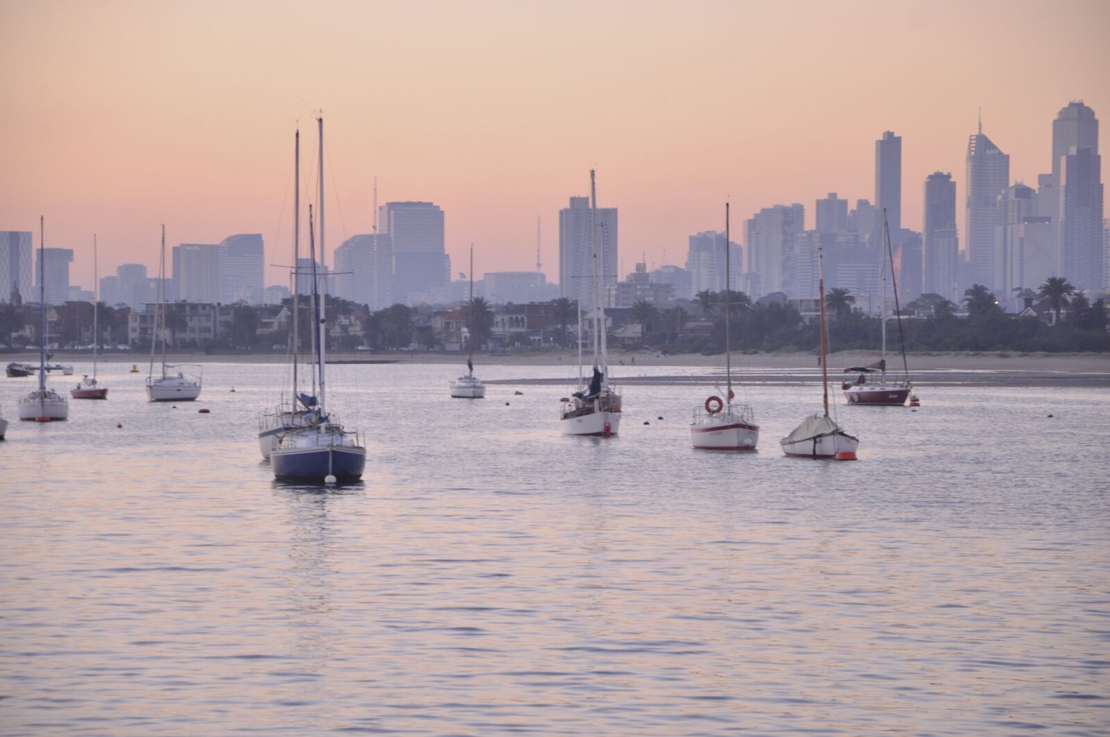 Nikon D90 sample photo. Yacht, ocean, city photography