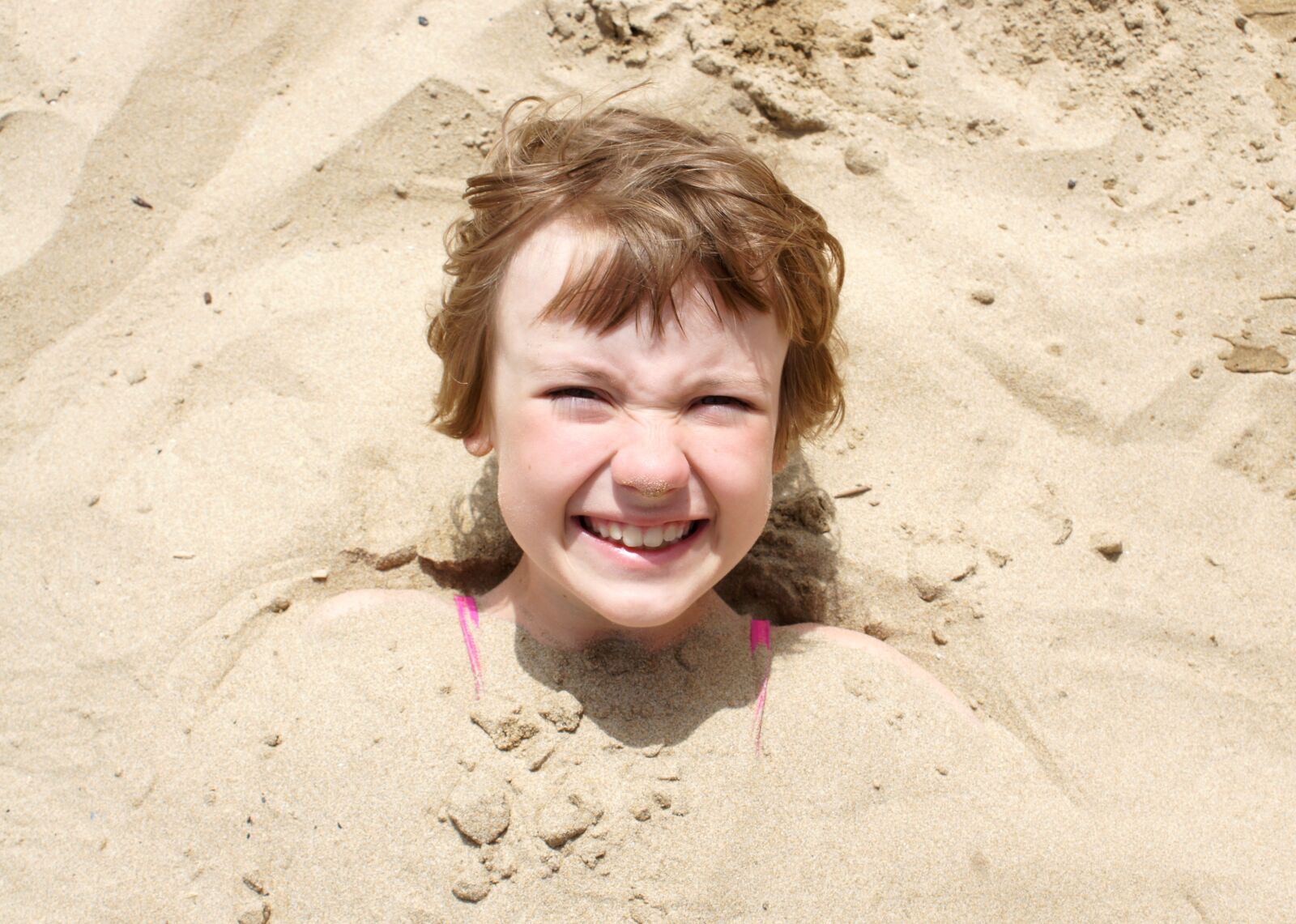 Sony Alpha DSLR-A550 sample photo. Girl, beach, sand photography