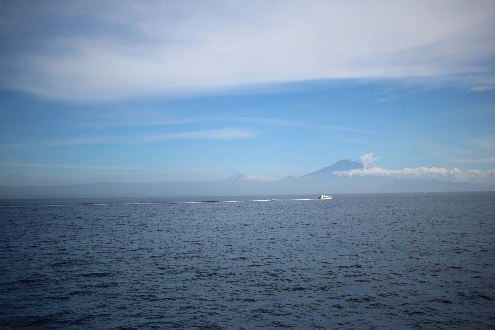 Canon EF-S 24mm F2.8 STM sample photo. Sea, sky, yacht photography