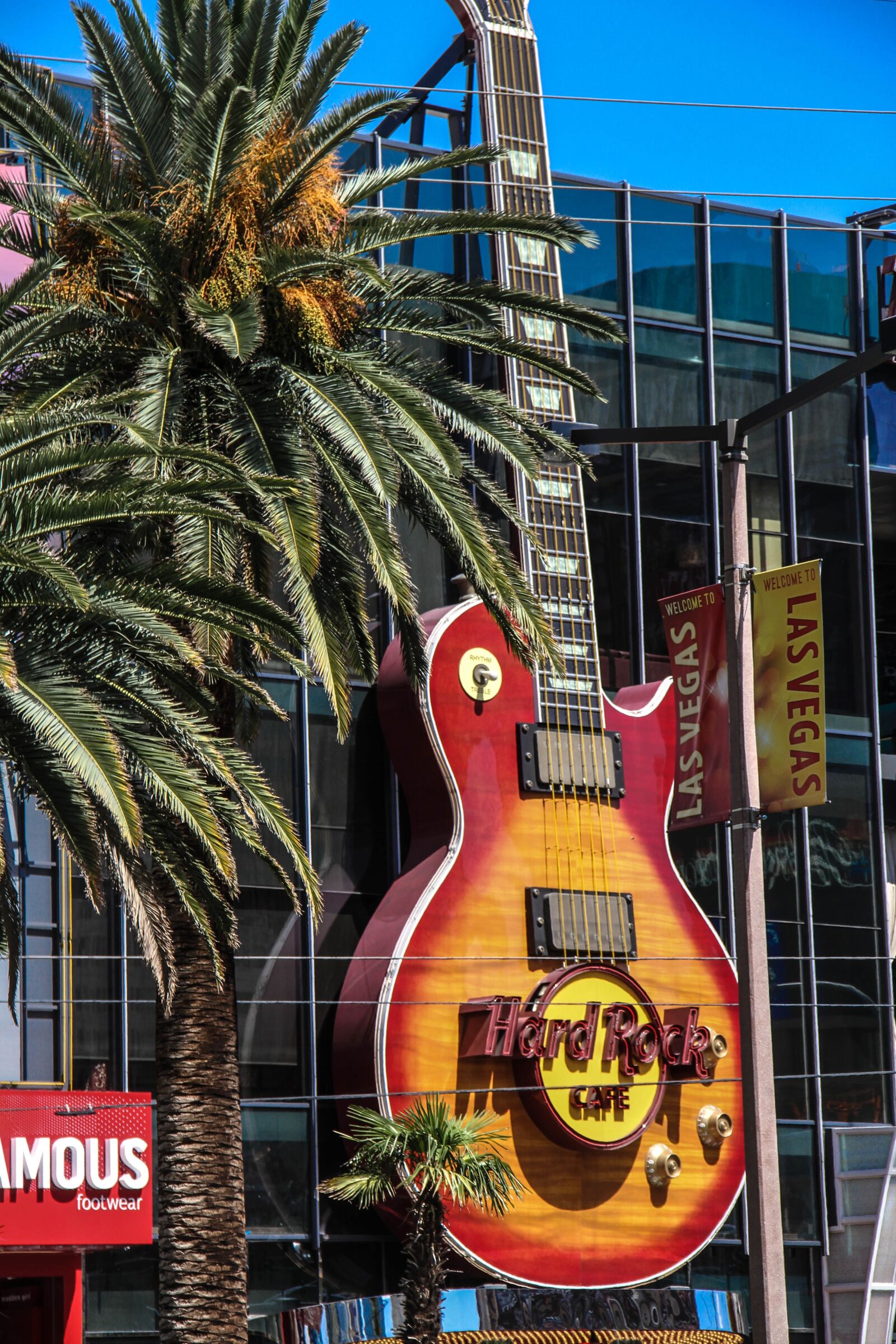 Canon EOS 7D + Canon EF-S 18-135mm F3.5-5.6 IS sample photo. Las vegas, hardrock, cafe photography