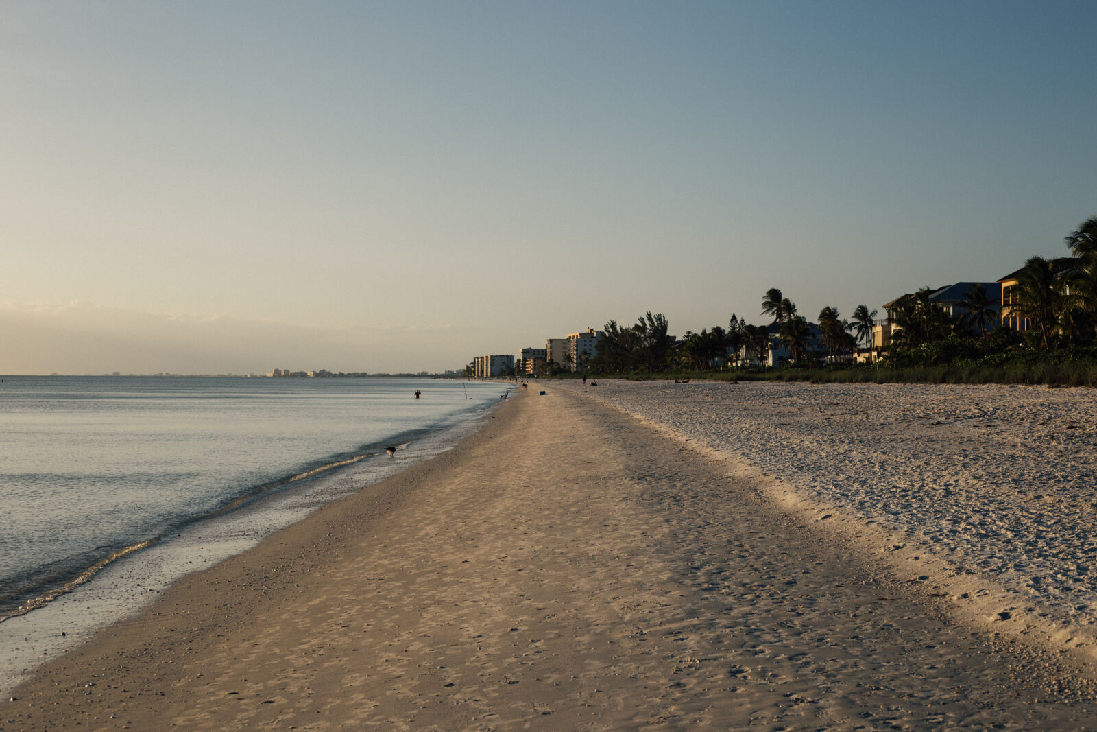 Canon EOS 6D + Canon EF 50mm F1.8 STM sample photo. Beach, beachlife, calm, clouds photography