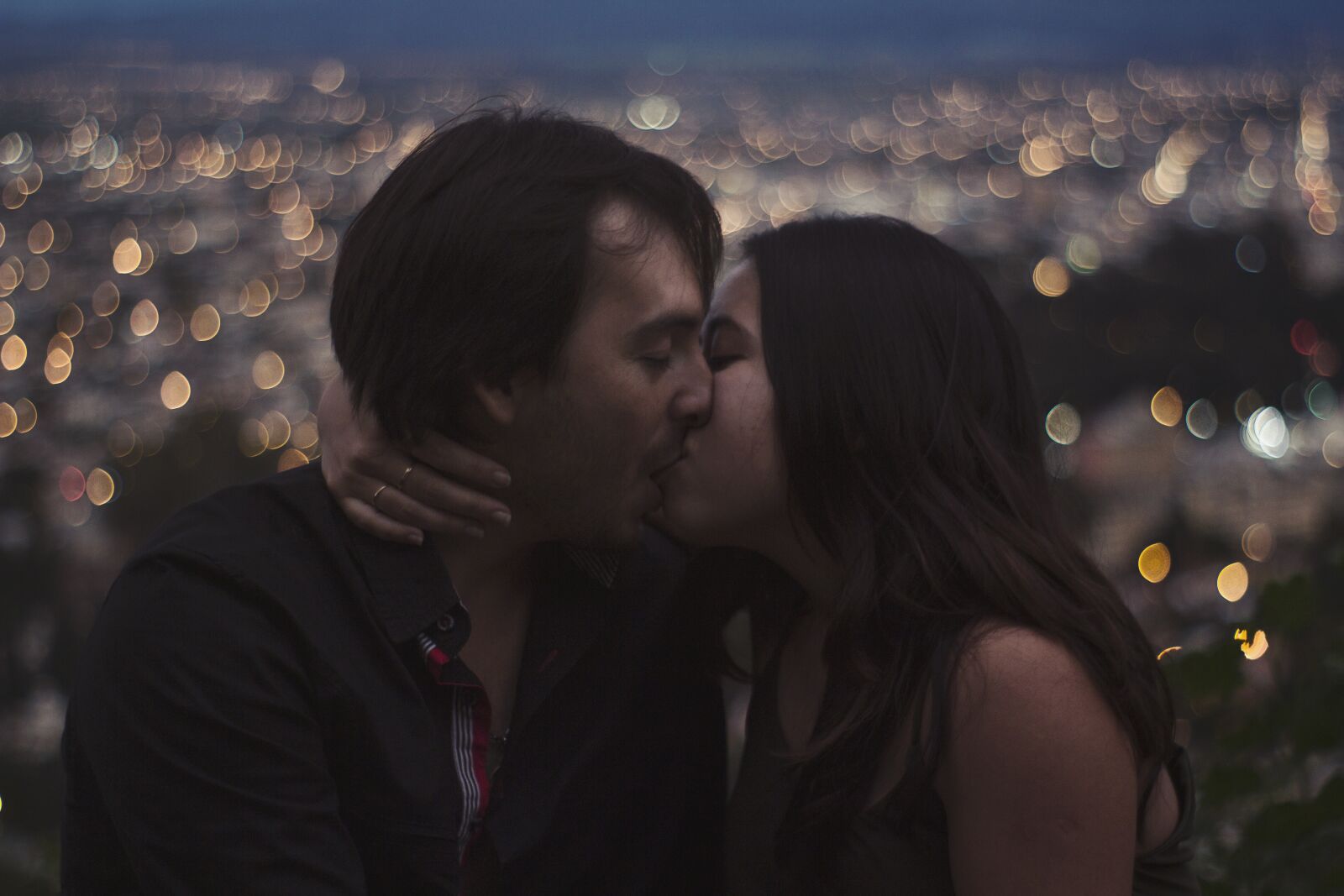 Canon EOS 600D (Rebel EOS T3i / EOS Kiss X5) sample photo. Kiss, happiness, love photography