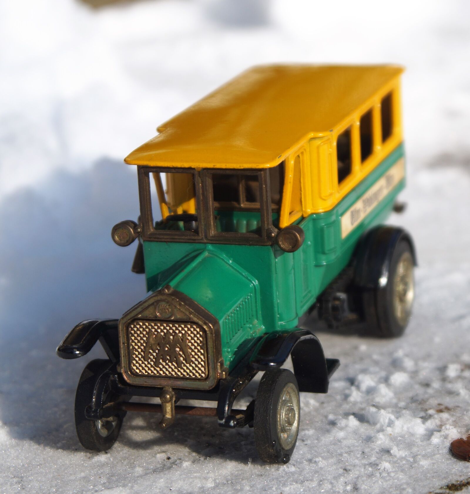 Sony SLT-A58 sample photo. Model car, bus, one photography