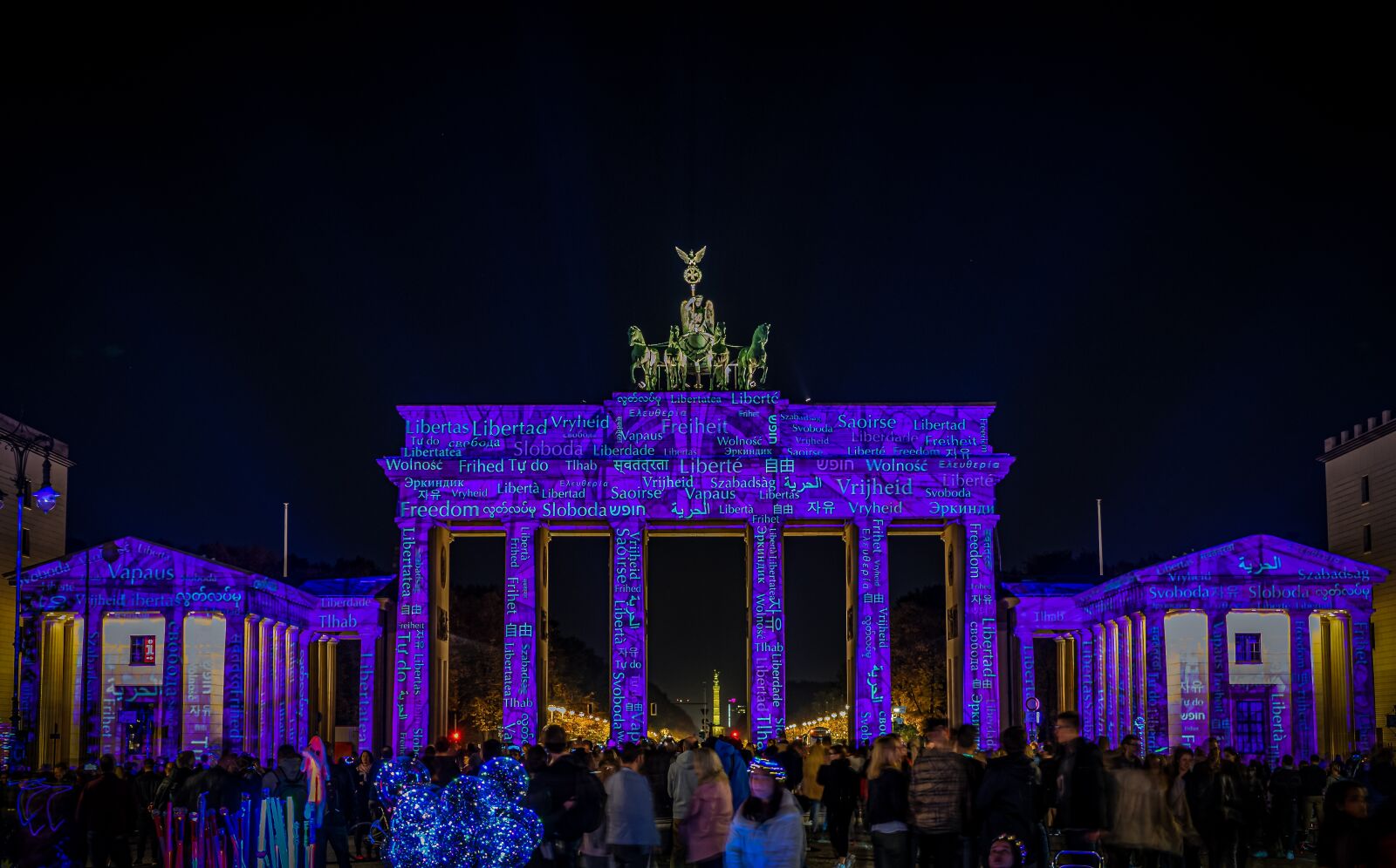 Sony a7 II + Sony FE 28-70mm F3.5-5.6 OSS sample photo. Night photograph, long exposure photography