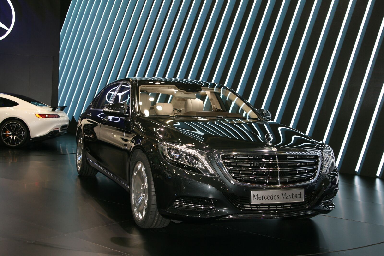 Canon EOS 400D (EOS Digital Rebel XTi / EOS Kiss Digital X) sample photo. Benz, car, motor show photography