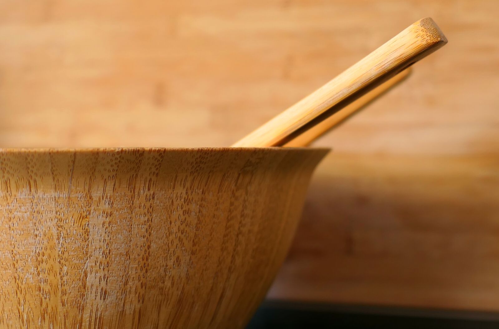 Panasonic Lumix DMC-LX10 (Lumix DMC-LX15) sample photo. Salad bowl, salad servers photography