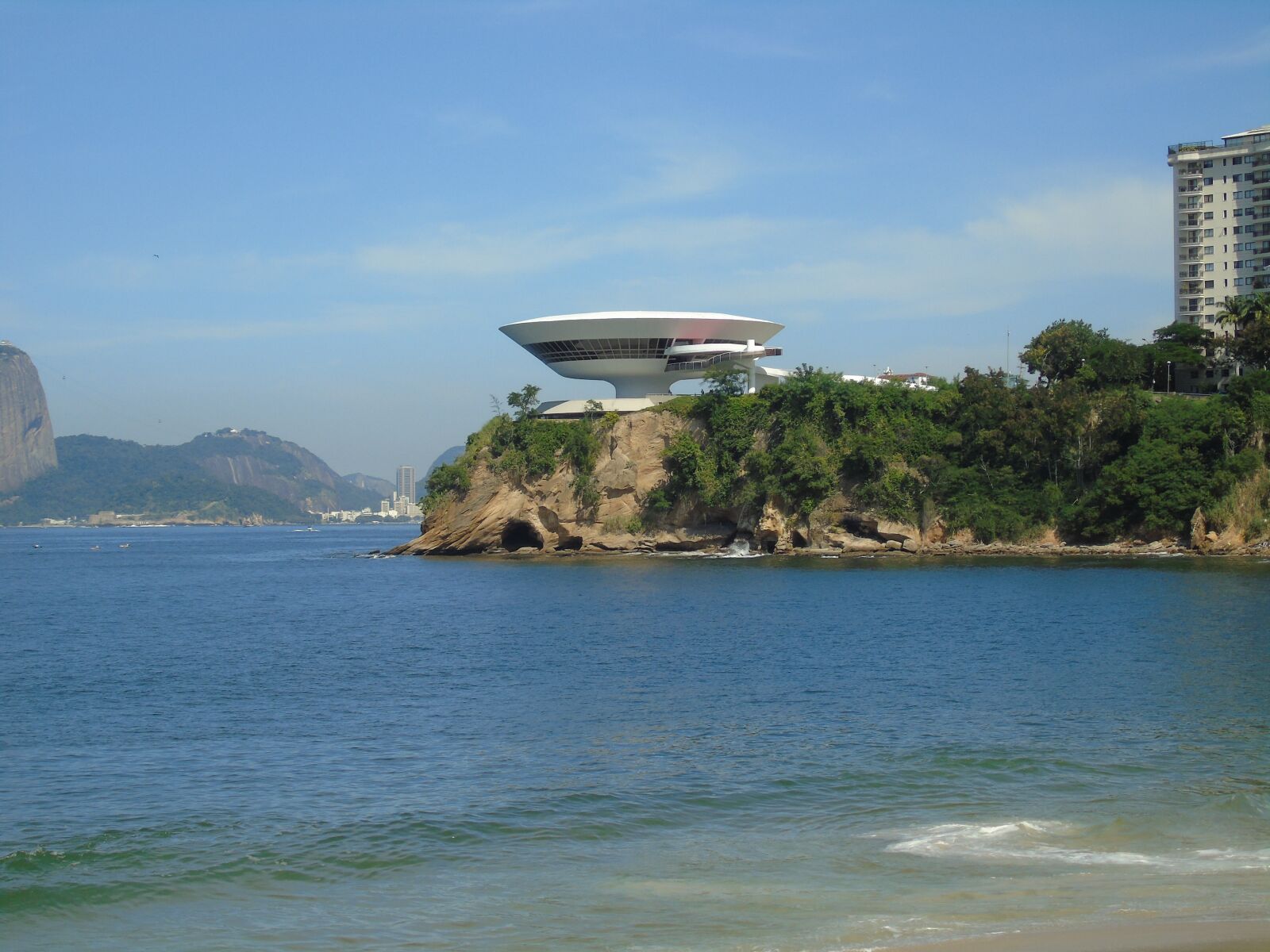 Sony Cyber-shot DSC-H400 sample photo. Mac, museu, arte photography