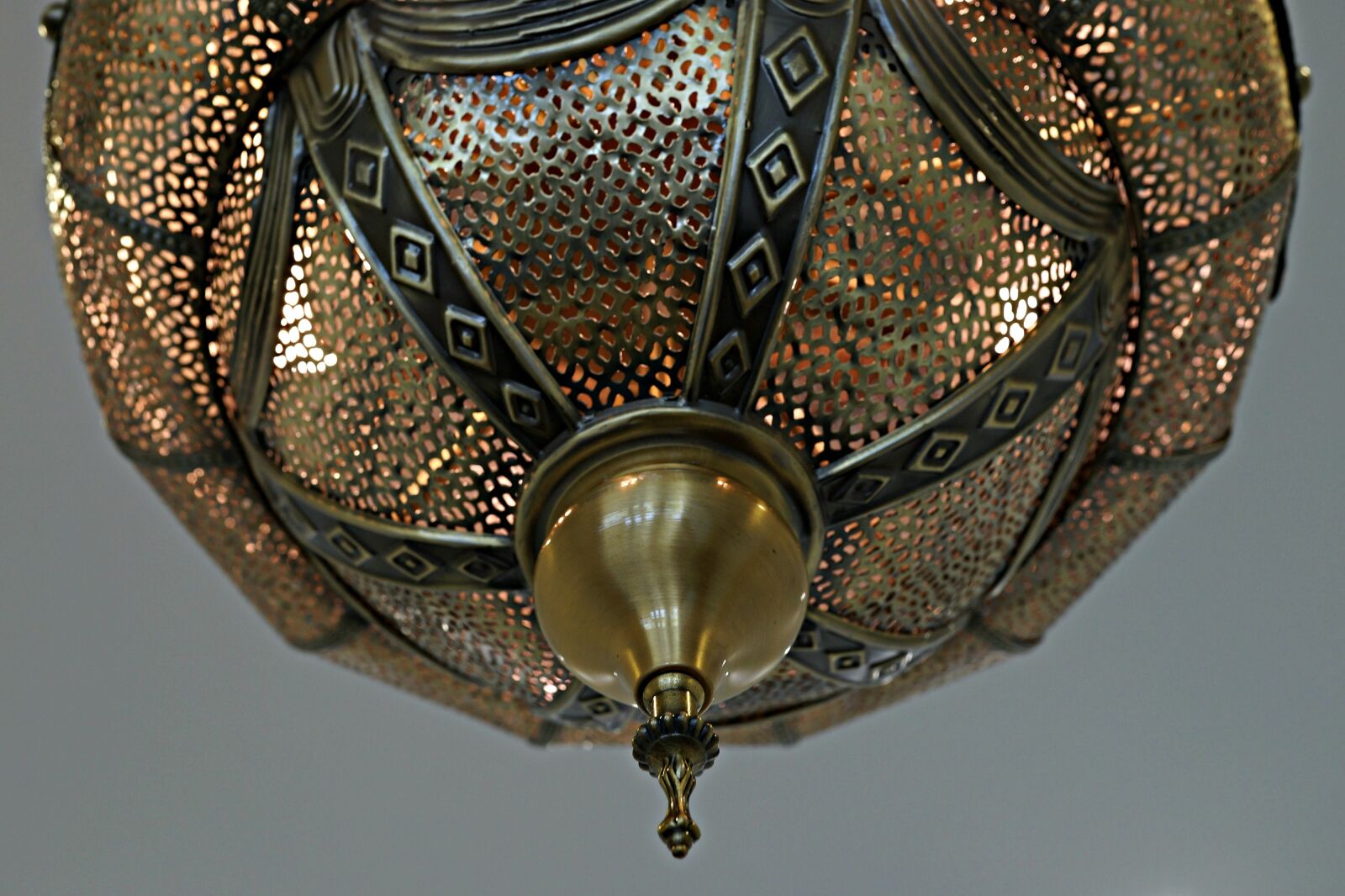 Sony Cyber-shot DSC-RX1R sample photo. Moroccan lamp, ornate, illumination photography