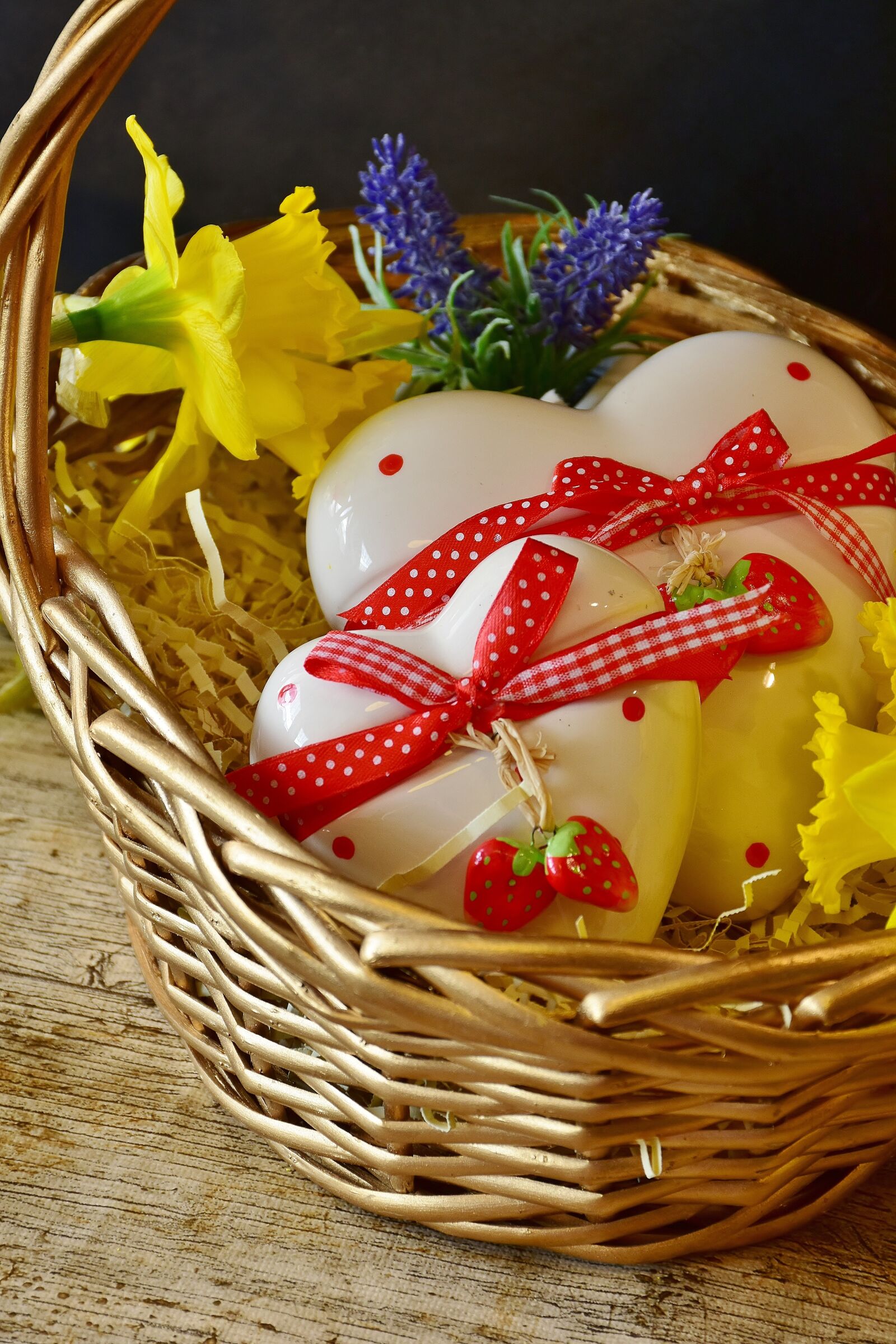 Nikon D7200 sample photo. Heart, daffodils, basket photography