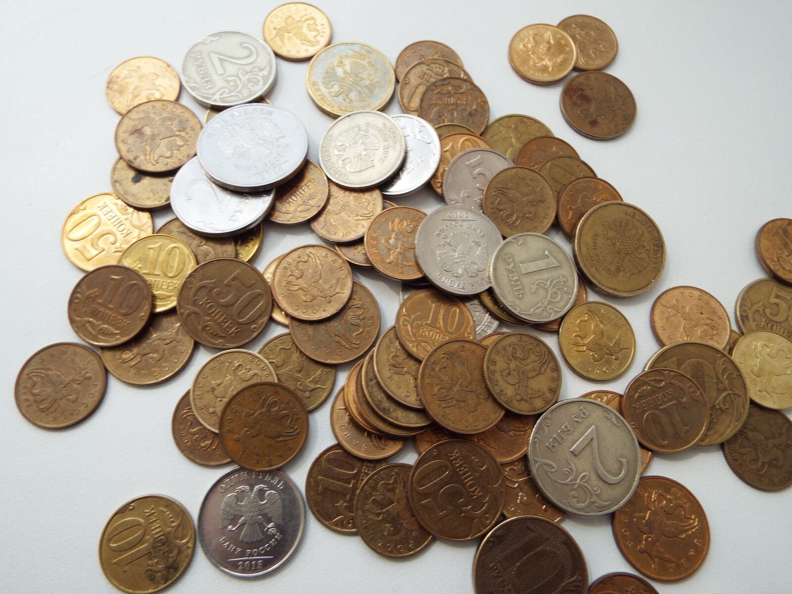 Fujifilm FinePix S9800 sample photo. Coins, handful, ruble photography