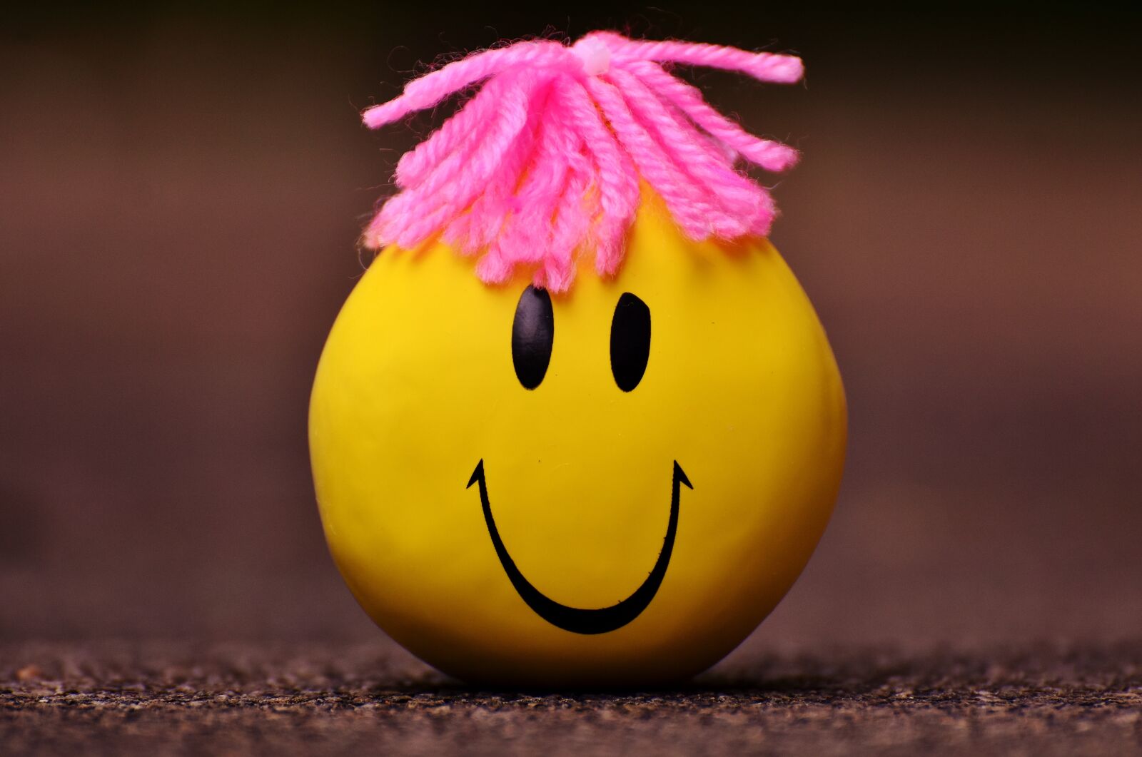 Nikon D7200 sample photo. Anti-stress ball, smiley, stress photography