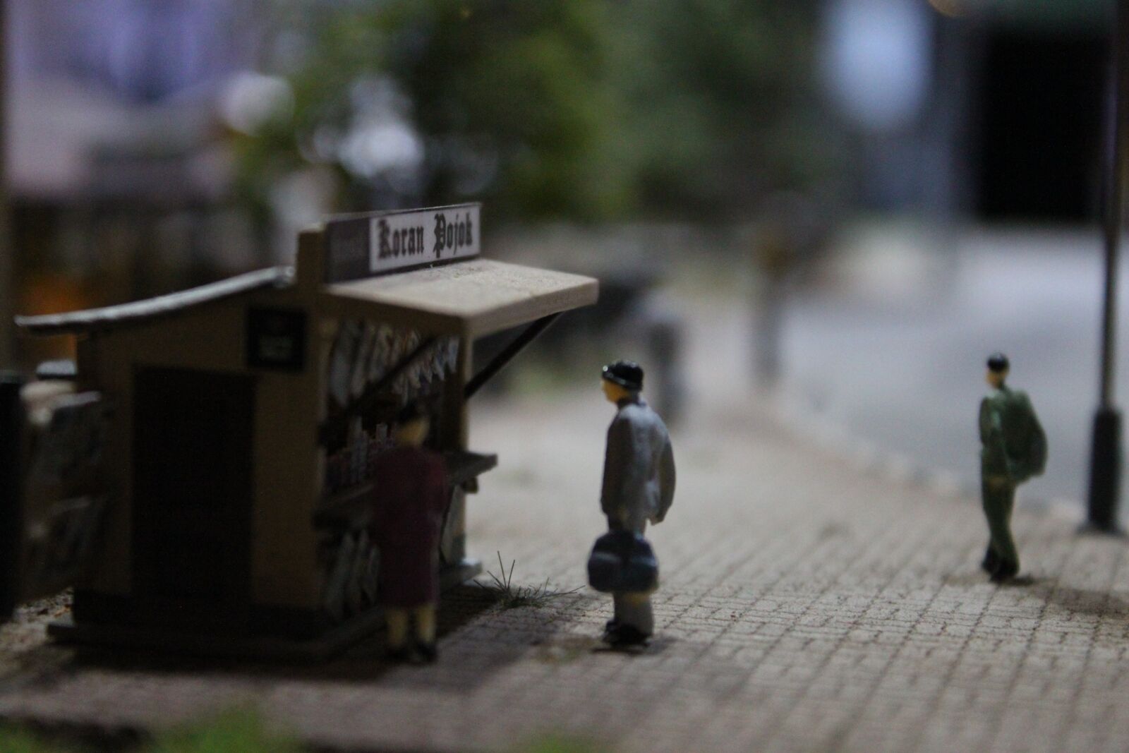 Canon EOS 500D (EOS Rebel T1i / EOS Kiss X3) sample photo. Stalls, toys, figure photography