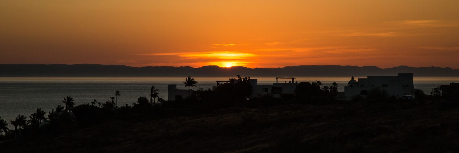 Canon EF 24-105mm F4L IS USM sample photo. Sunset, panoramic, sun photography