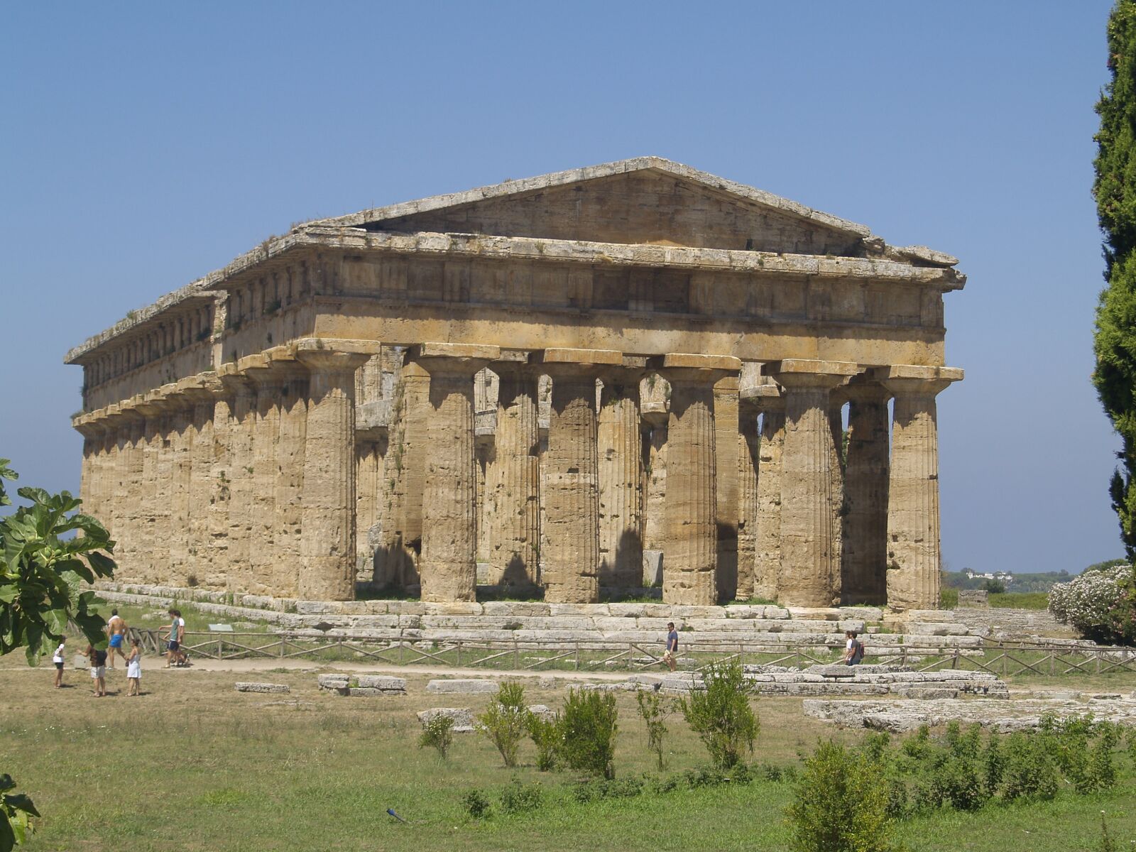 Olympus E-500 (EVOLT E-500) sample photo. Paestum, greek temple, italy photography