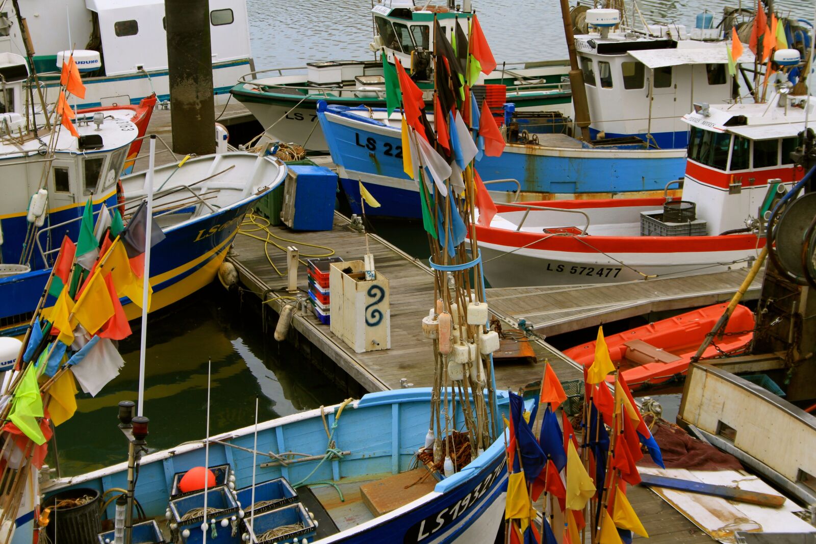 Canon EOS 500D (EOS Rebel T1i / EOS Kiss X3) sample photo. Fishing vessel, sea, atlantic photography