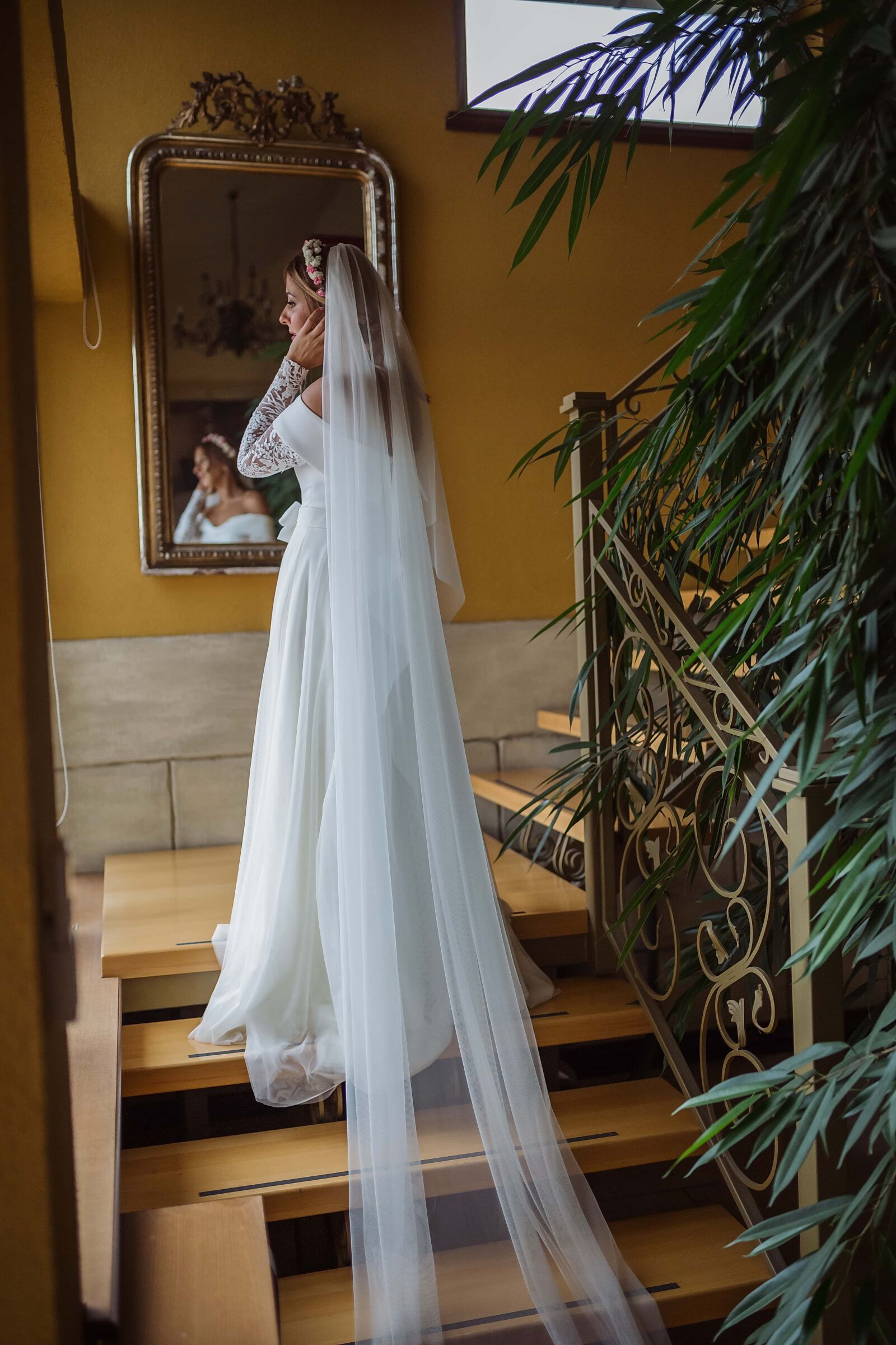 Sigma 35mm F1.4 DG HSM Art sample photo. Long, veil, staircase, apartments photography