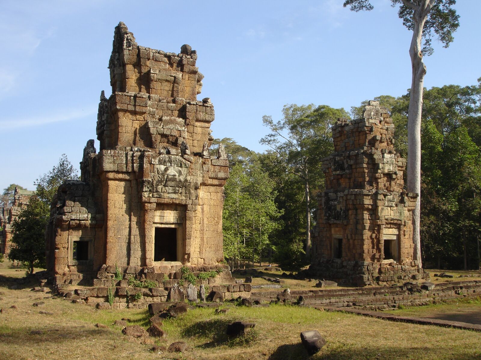 Sony DSC-P200 sample photo. Angkor, angkor wat, cambodia photography