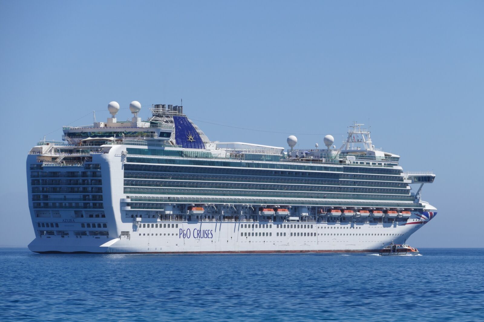 Panasonic Lumix DMC-FZ1000 sample photo. Cruise, p o, ship photography
