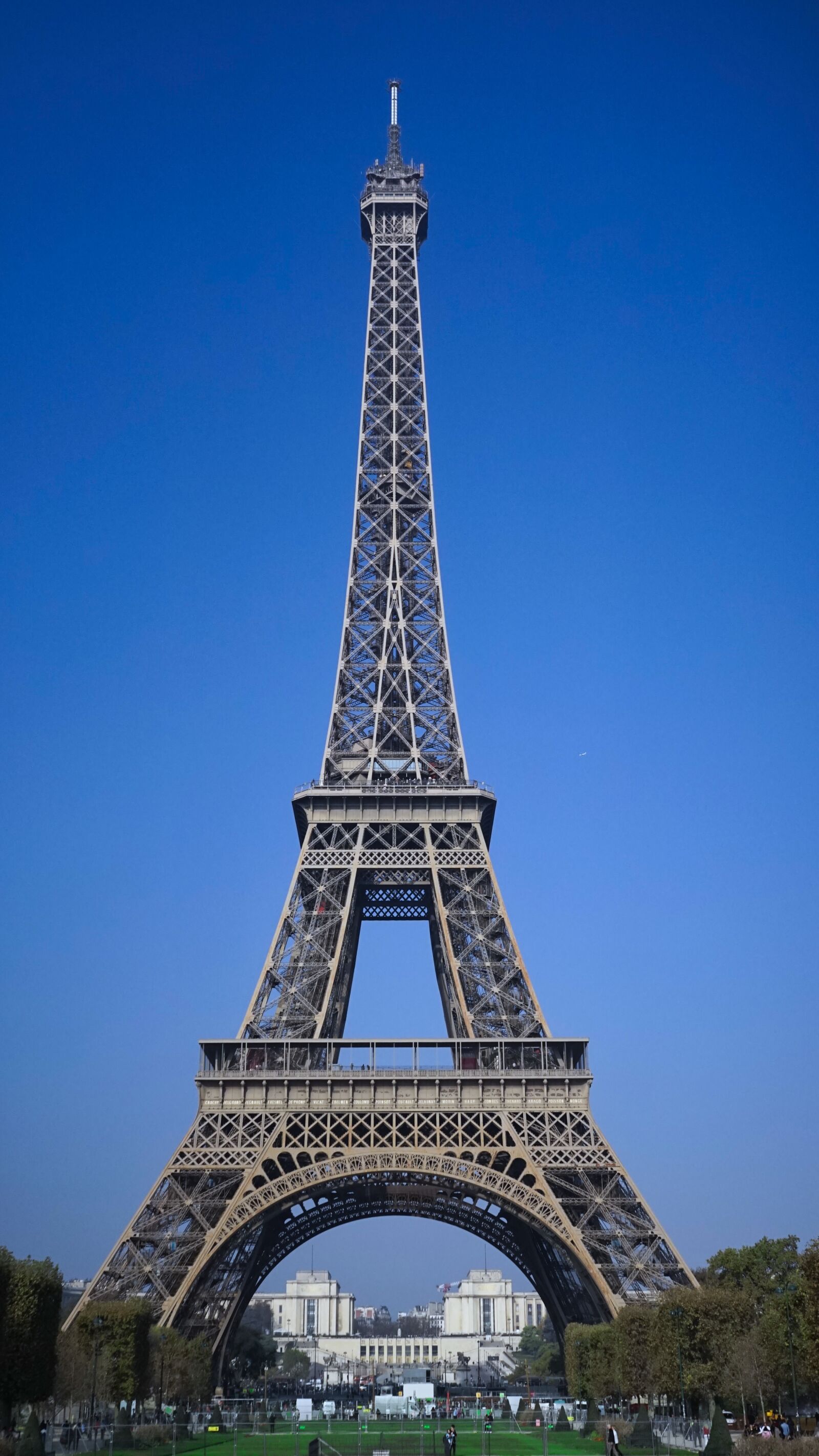 Sony a7 + Sony FE 28-70mm F3.5-5.6 OSS sample photo. Eiffel tower, paris, blue photography
