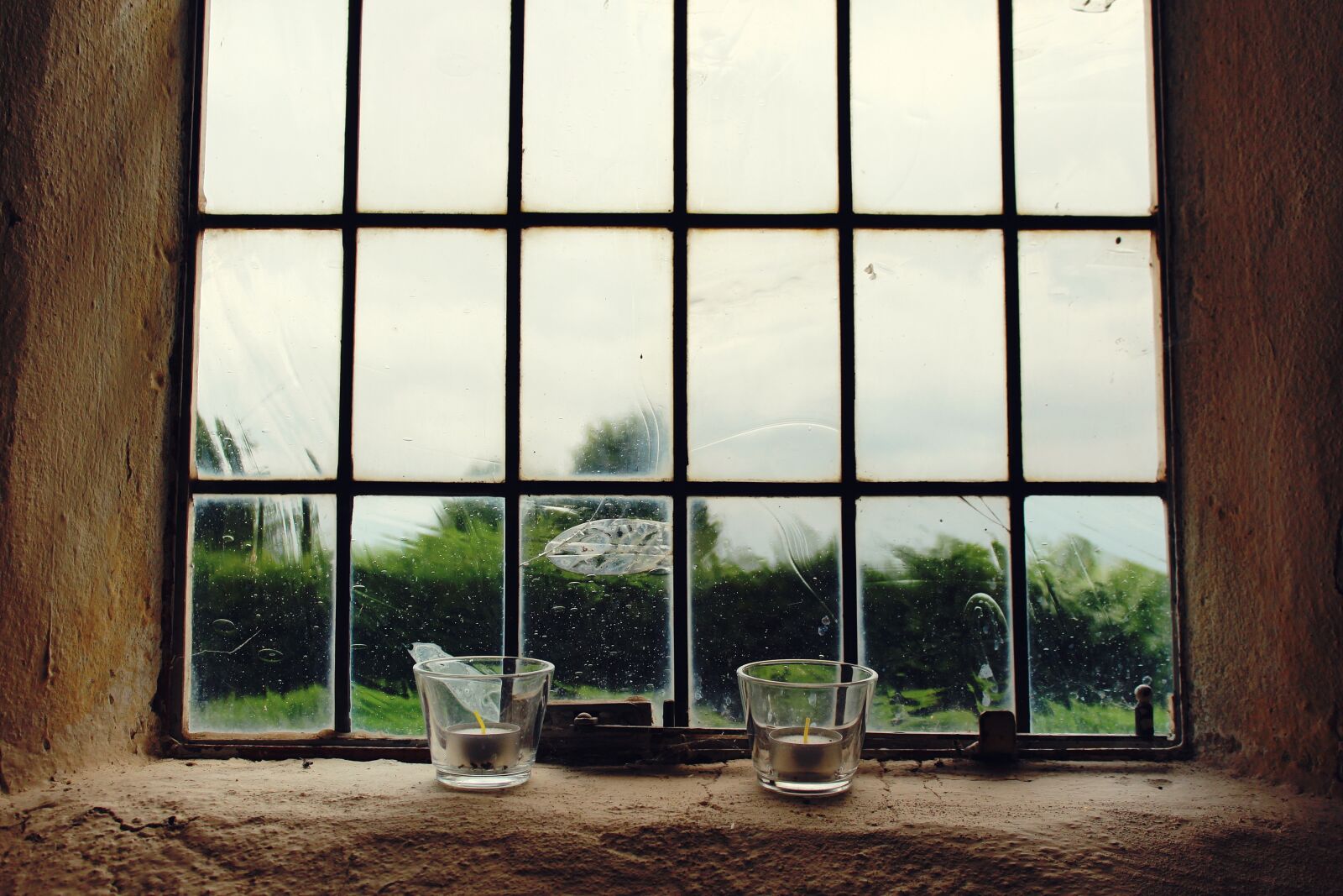 Canon EOS 1200D (EOS Rebel T5 / EOS Kiss X70 / EOS Hi) sample photo. Window, candles, candlestick photography