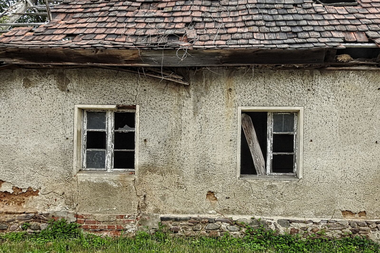 Nikon Coolpix P900 sample photo. House, ruin, decay photography