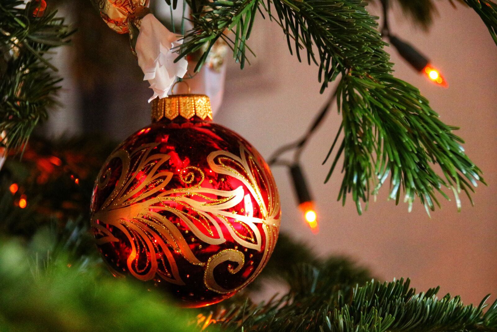 Canon EOS 750D (EOS Rebel T6i / EOS Kiss X8i) sample photo. Bauble, christmas, tre photography