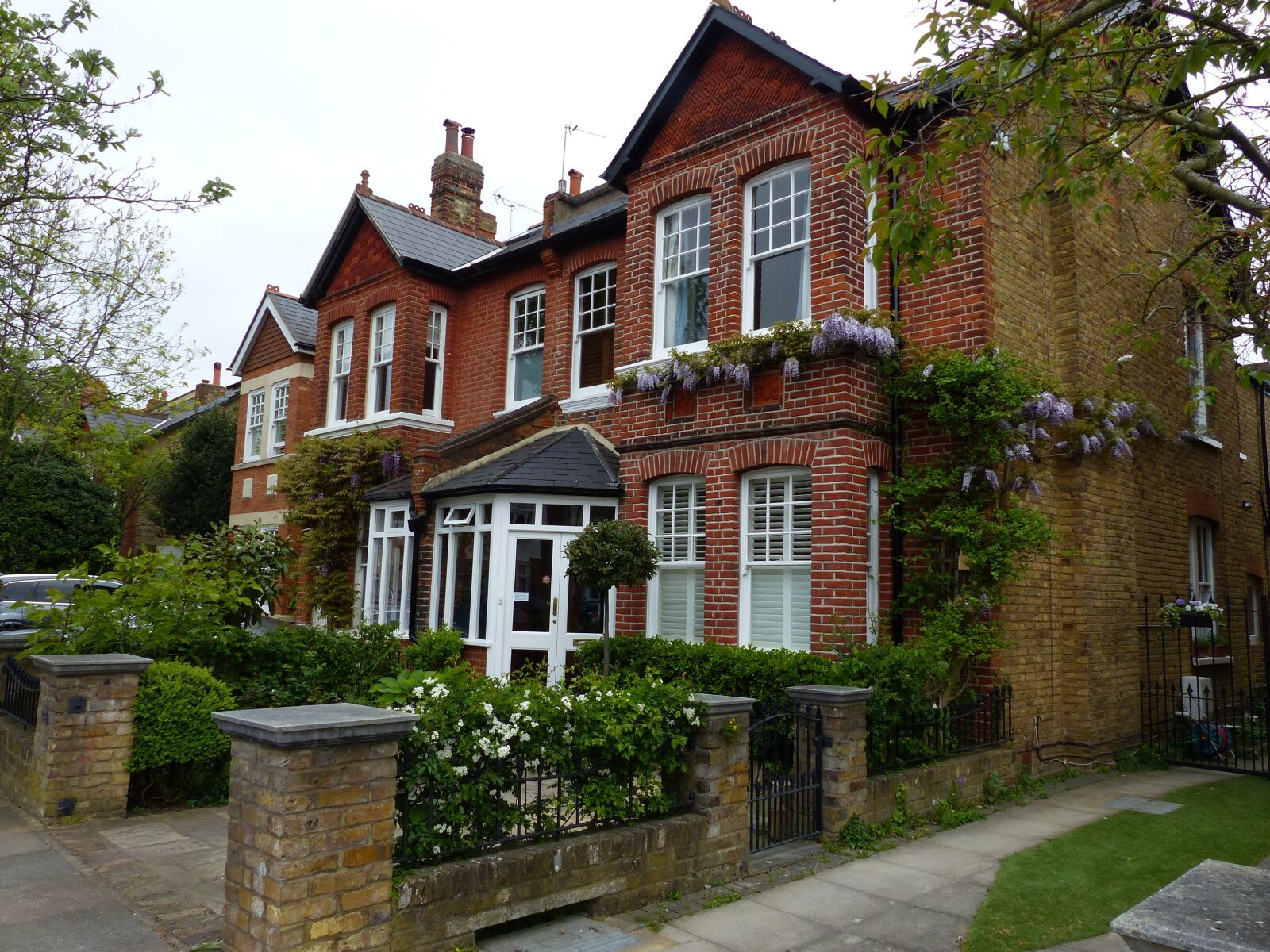 Panasonic Lumix DMC-FZ200 sample photo. House, architecture, english house photography