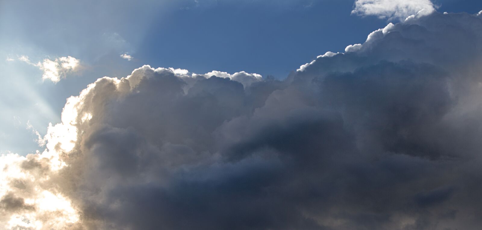 Canon EOS 6D Mark II sample photo. Clouds, mood, light photography