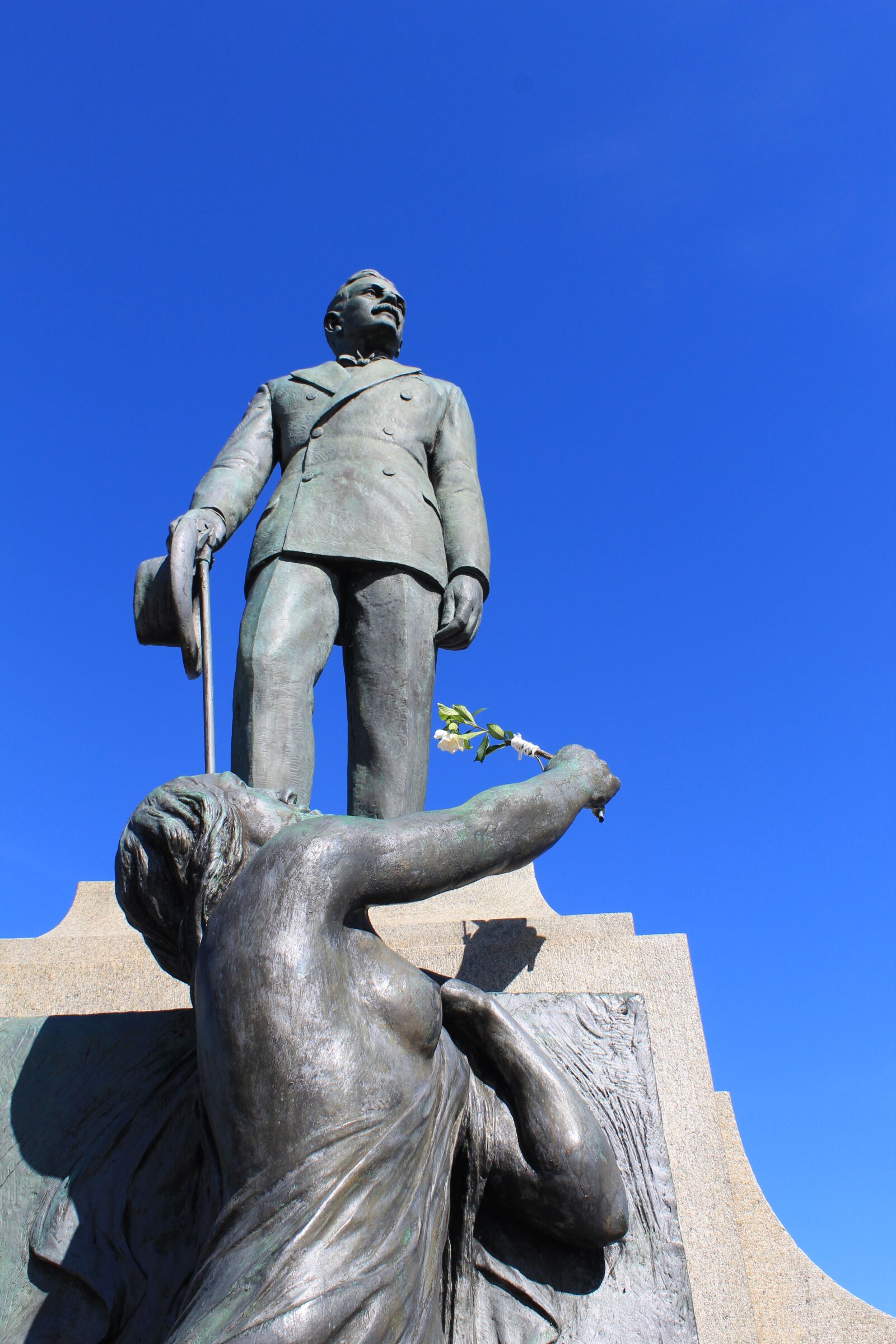 Canon EOS 1300D (EOS Rebel T6 / EOS Kiss X80) sample photo. Herc lio luz, monument photography