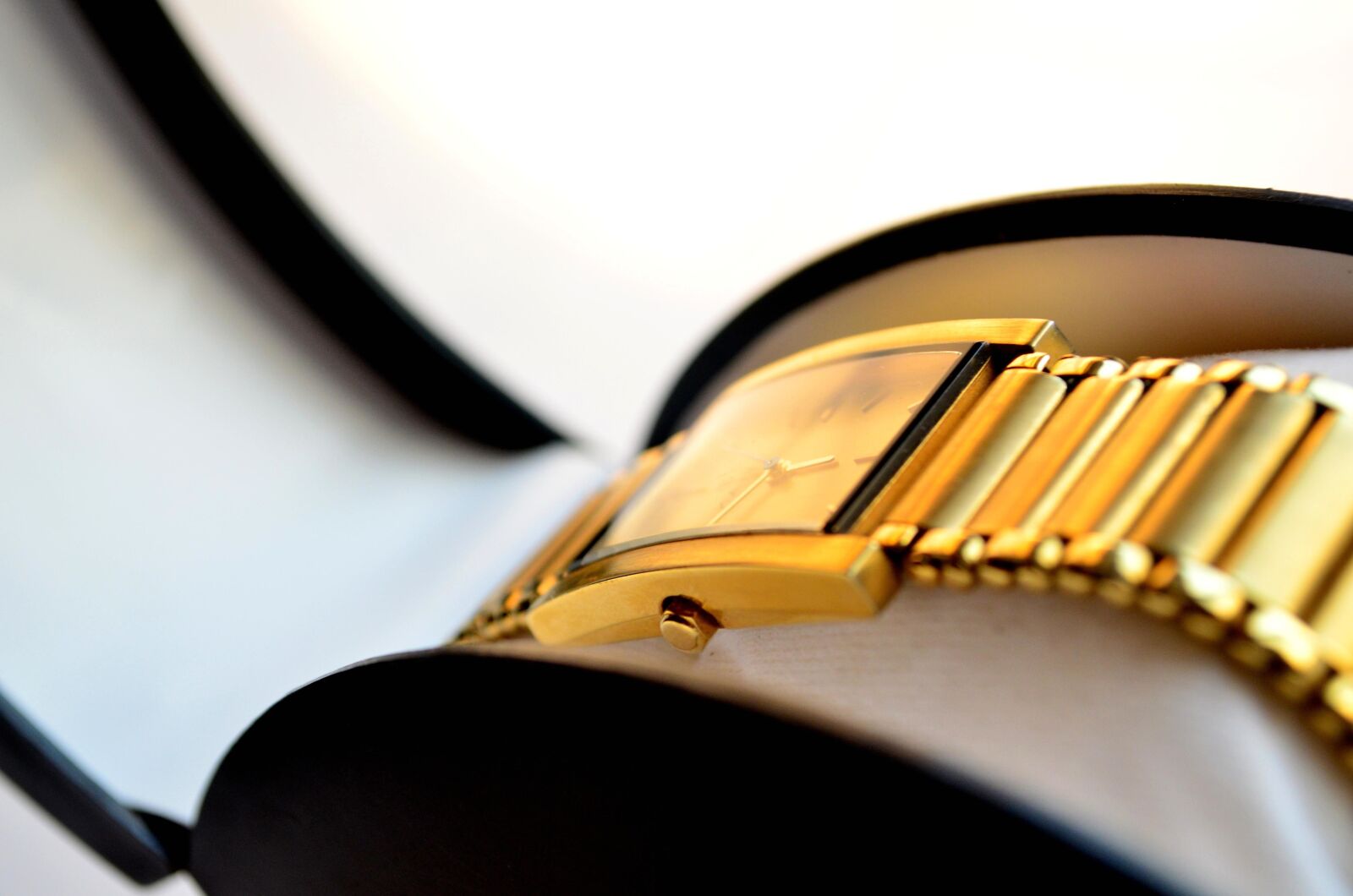 Nikon D5100 sample photo. Gold, wristwatch, box, luxury photography