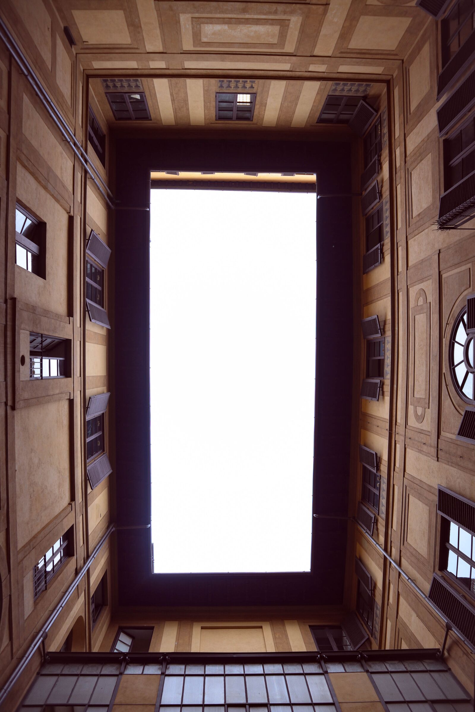 Canon EF-M 15-45mm F3.5-6.3 IS STM sample photo. Roof, building, vintage photography