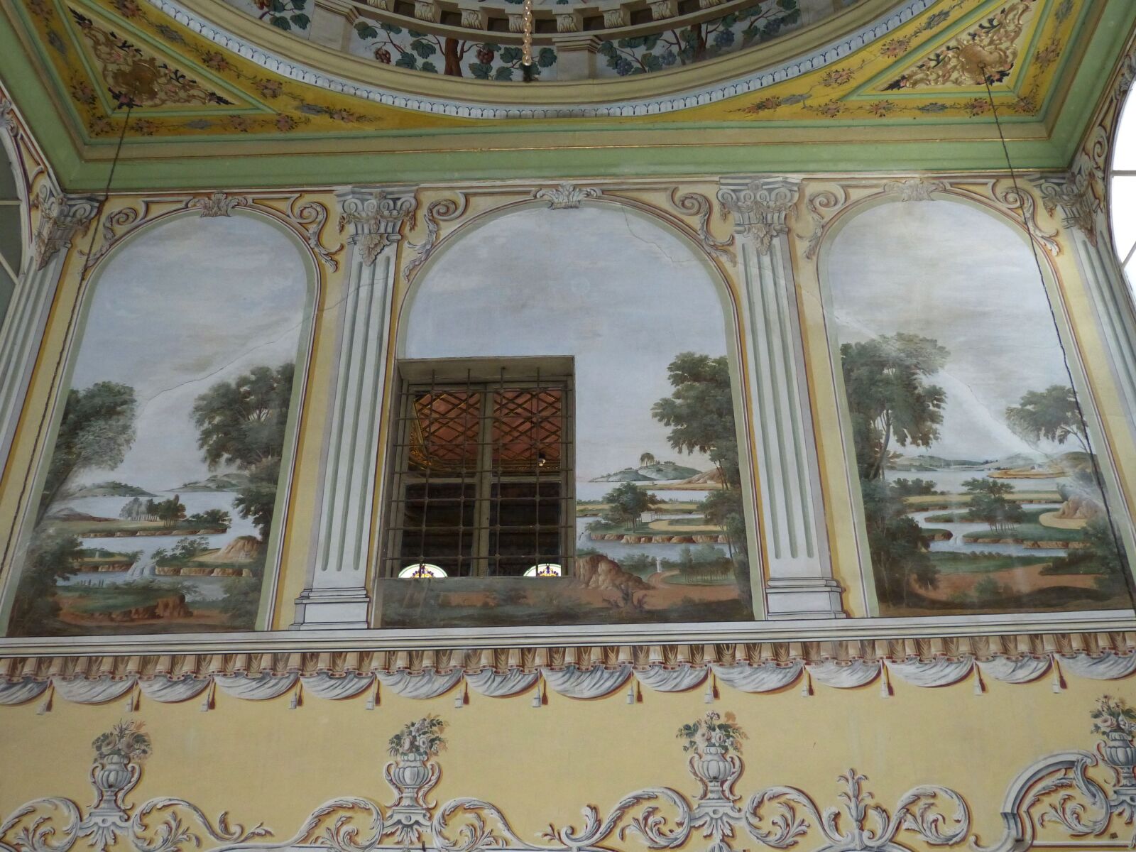 Panasonic Lumix DMC-FZ150 sample photo. Istanbul, palace, castle photography
