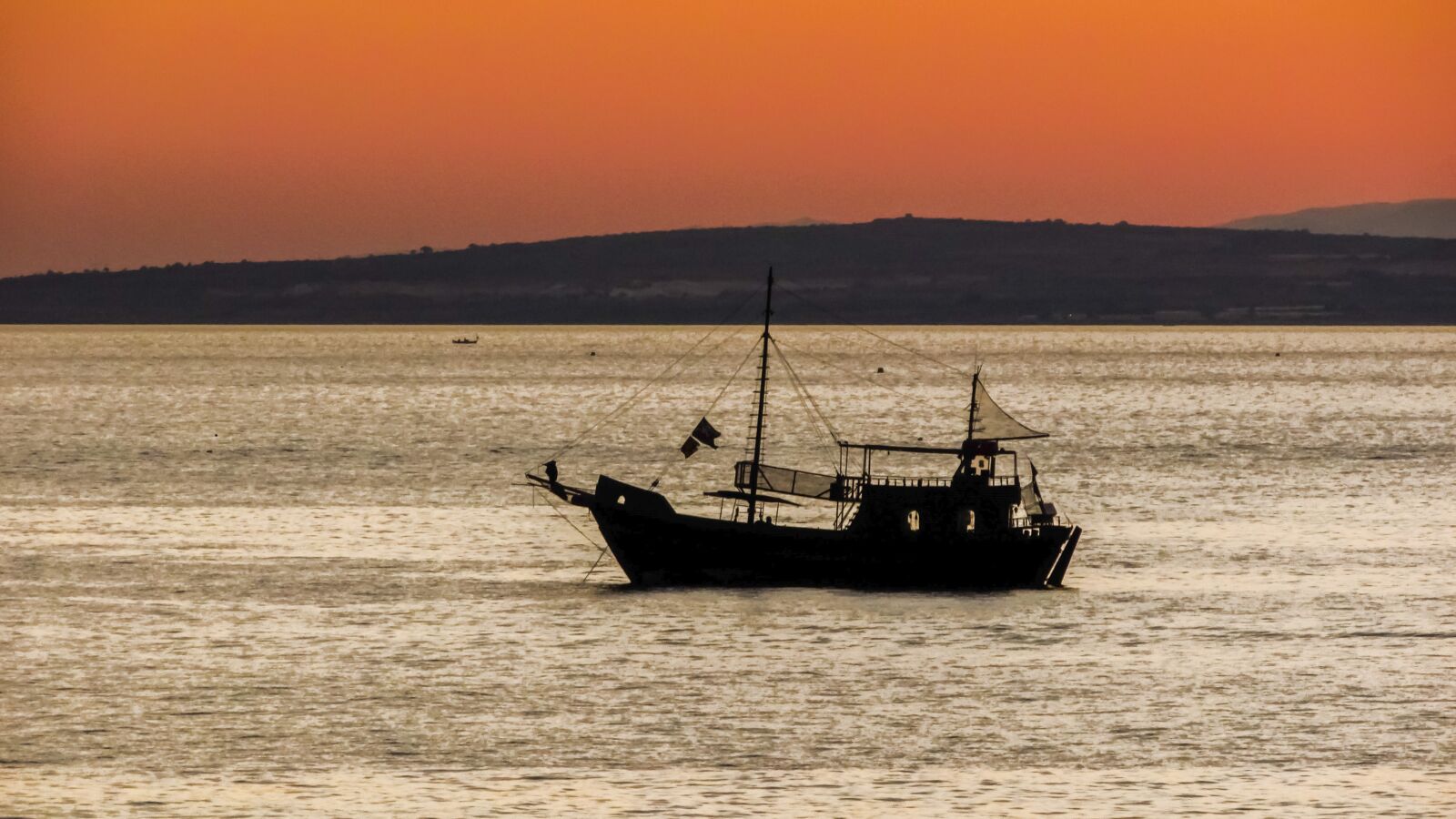 Canon PowerShot SX400 IS sample photo. Boat, shadow, sunset photography