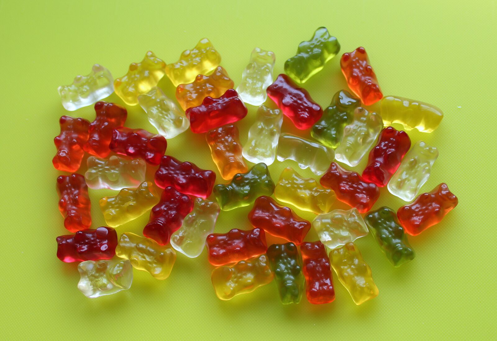 Canon EOS 1200D (EOS Rebel T5 / EOS Kiss X70 / EOS Hi) sample photo. Jelly beans, bears, gelatin photography