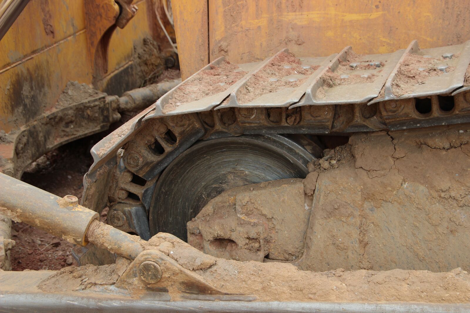 Canon EOS 600D (Rebel EOS T3i / EOS Kiss X5) sample photo. Excavators, construction vehicle, chain photography