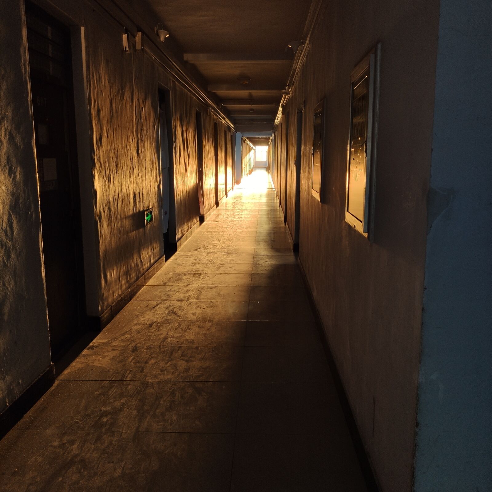 Xiaomi MI 9 sample photo. Sunset, dormitory, aisle photography