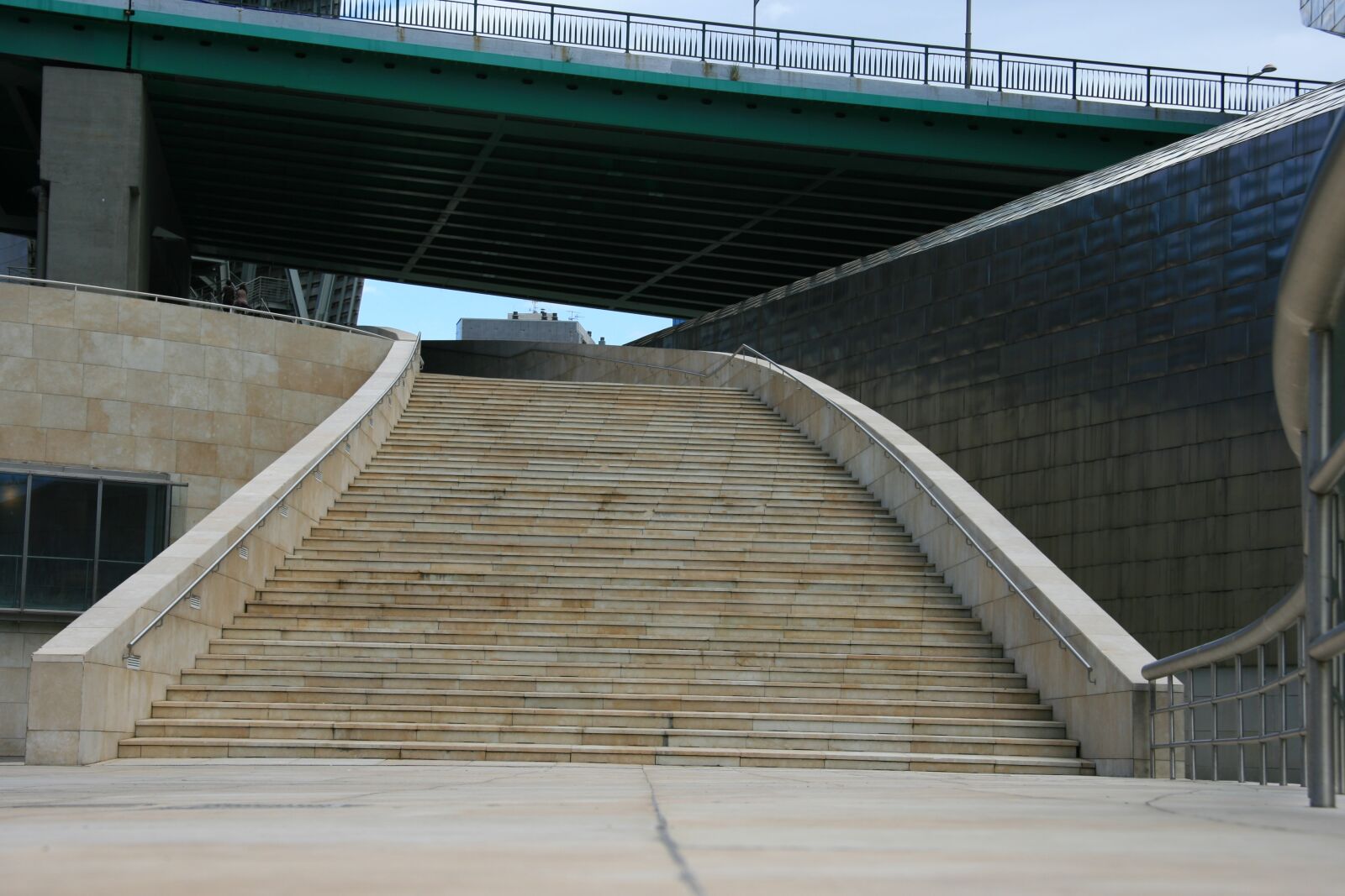 Canon EOS 400D (EOS Digital Rebel XTi / EOS Kiss Digital X) sample photo. Staircase, perspective, pierre photography