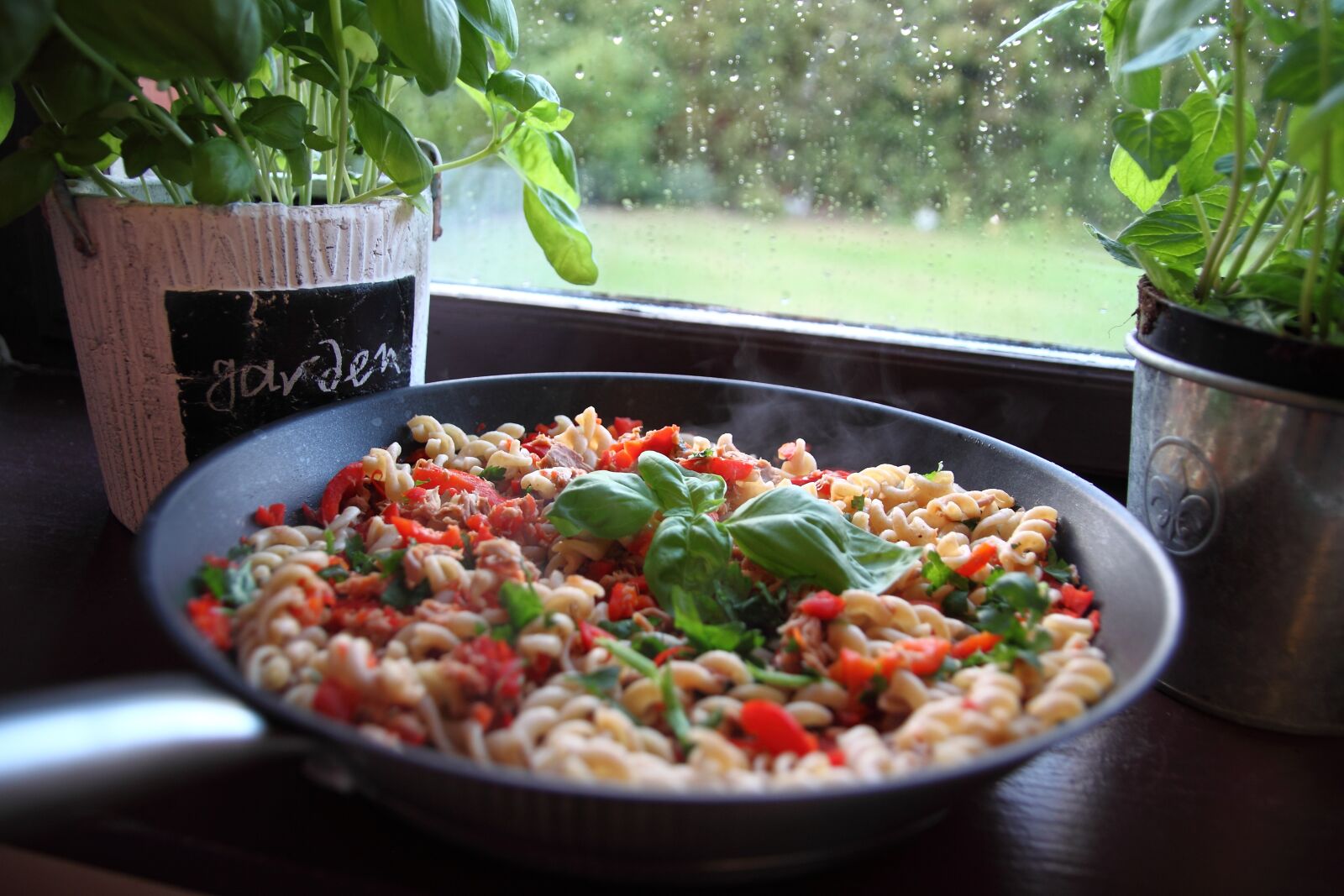Canon EOS 500D (EOS Rebel T1i / EOS Kiss X3) sample photo. And silence, food dish photography