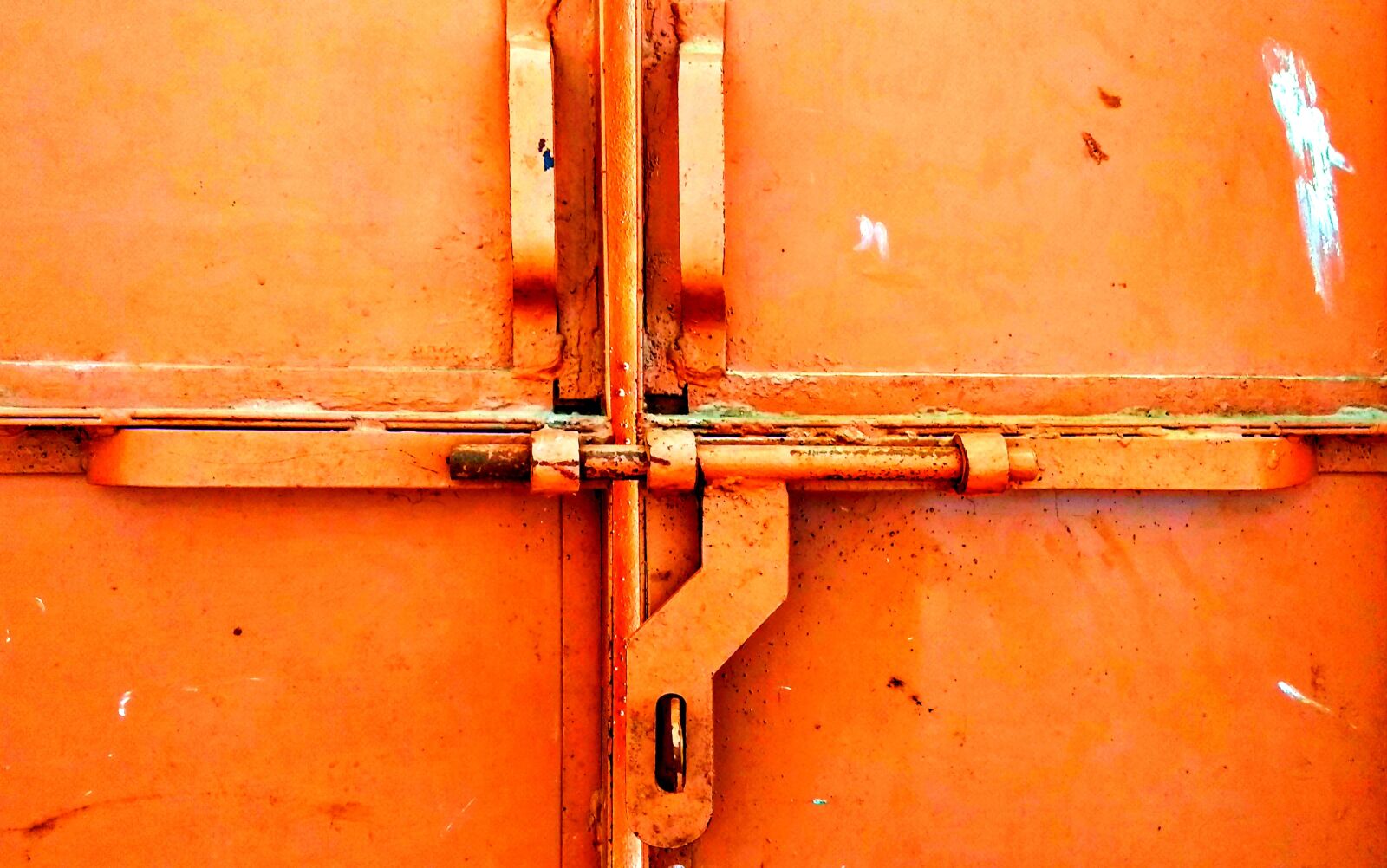 Xiaomi Mi A1 sample photo. Lock, orange, house photography